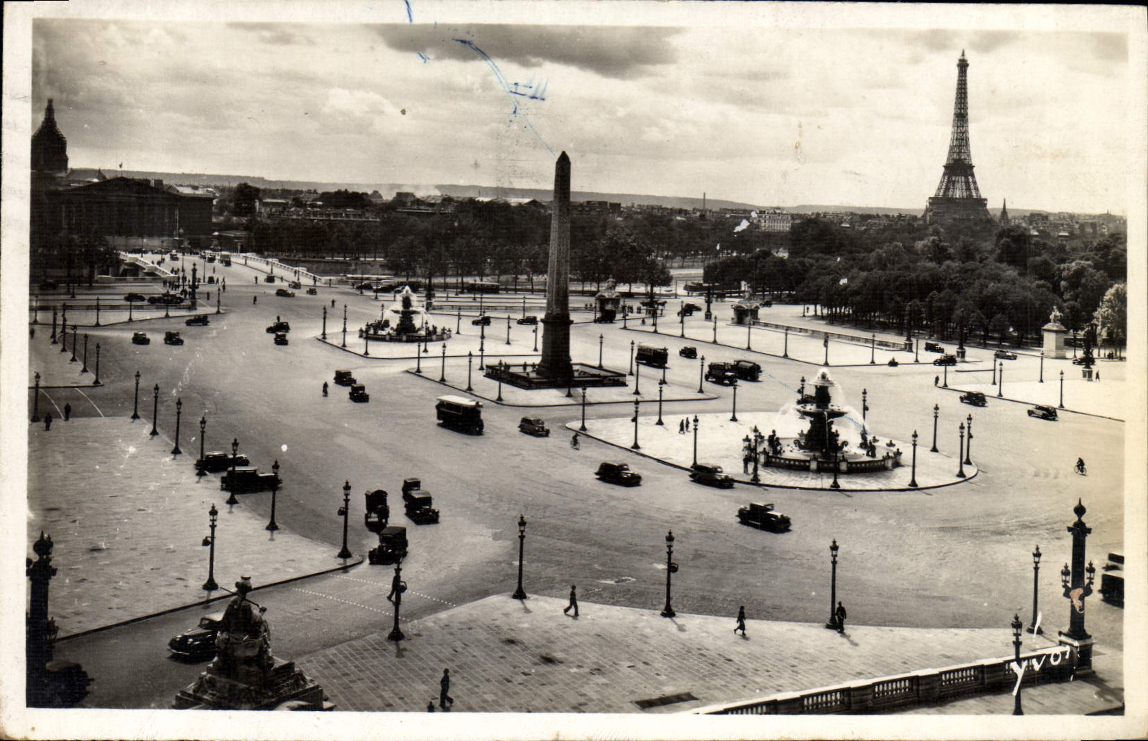 CPA Paris en Flanant Place de la Concorde Tour Eiffel