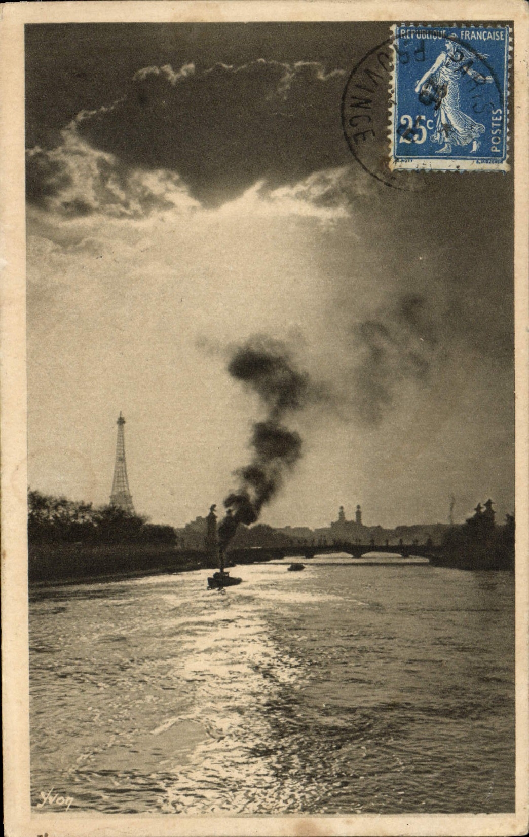 CPA Effet d'eclairage sur la Seine Tour Eiffel