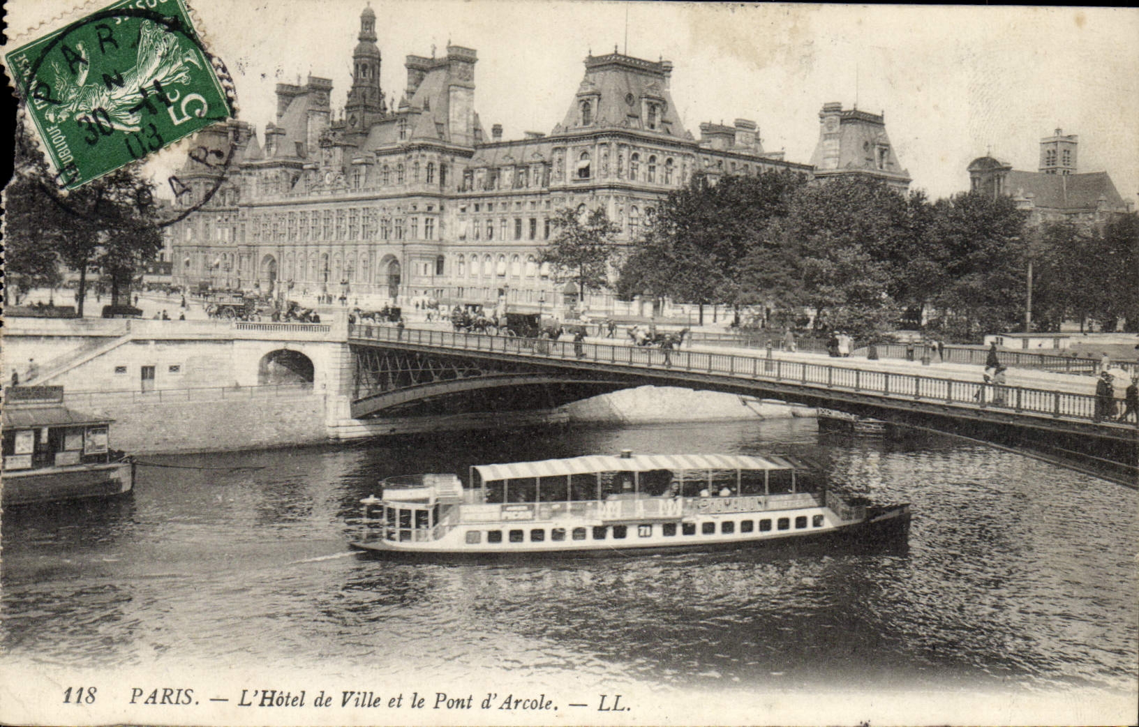 CPA Paris L'Hotel de Ville et la Pont d'Arcole Bateau