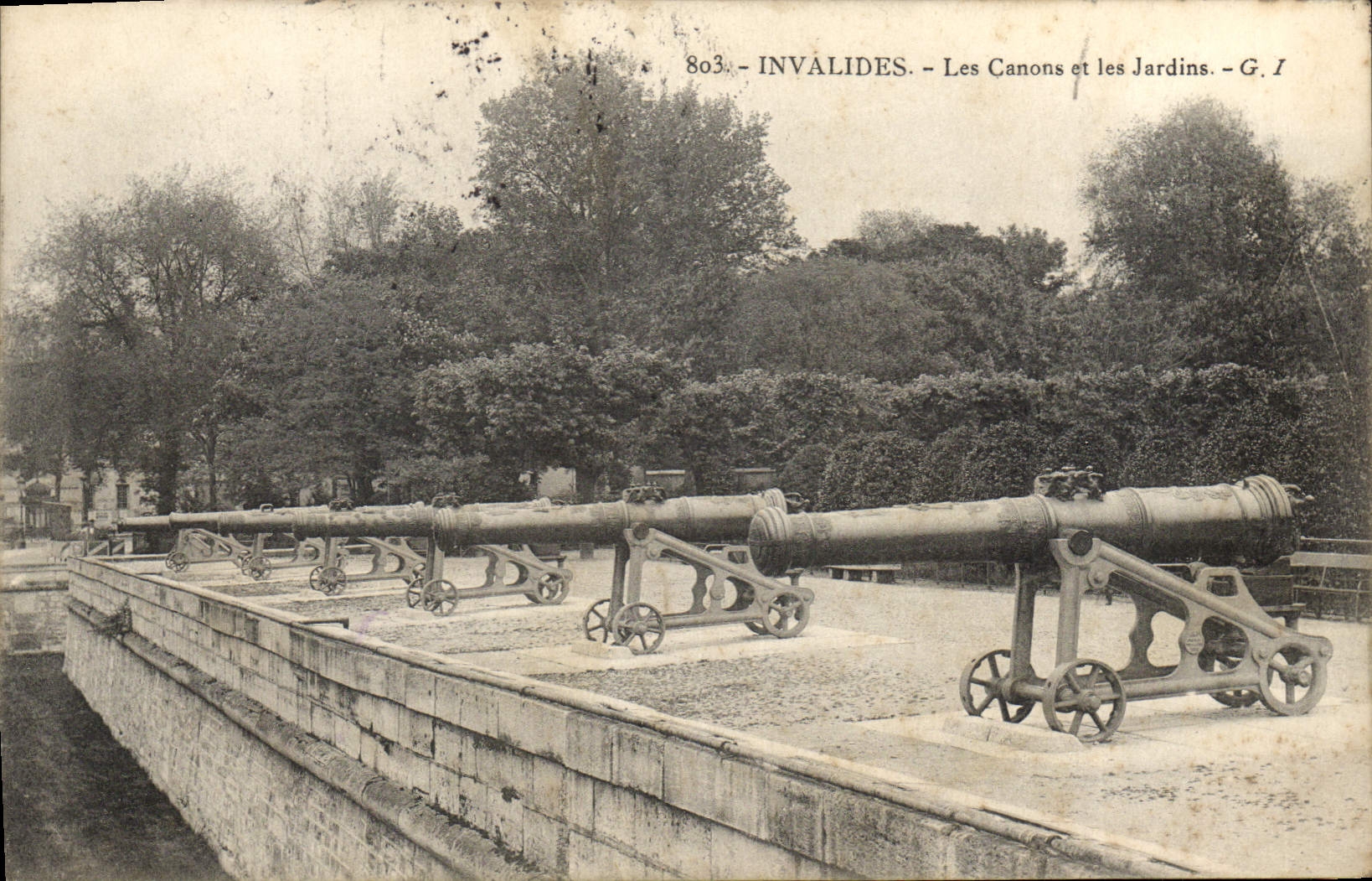 CPA Invalides les Canons et les Jardins 