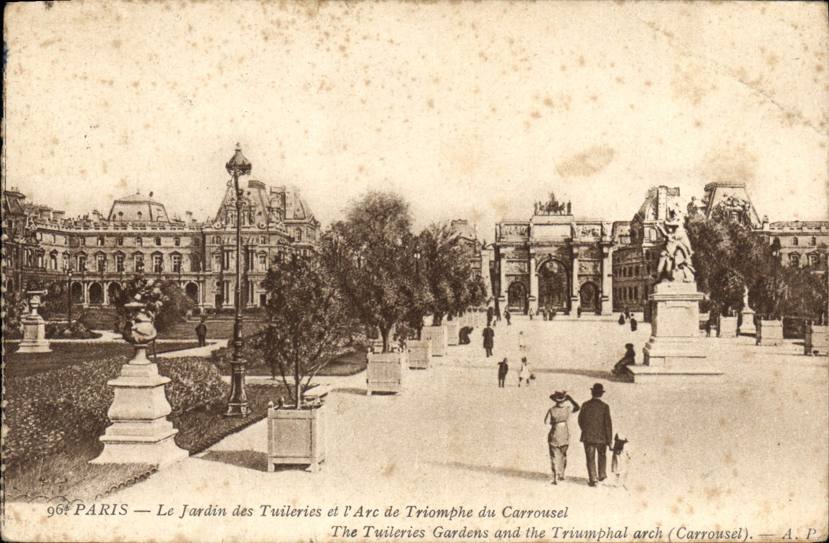 CPA Paris le Jardin des Tuileries et l'Arc de Triomphe du Carrousel 