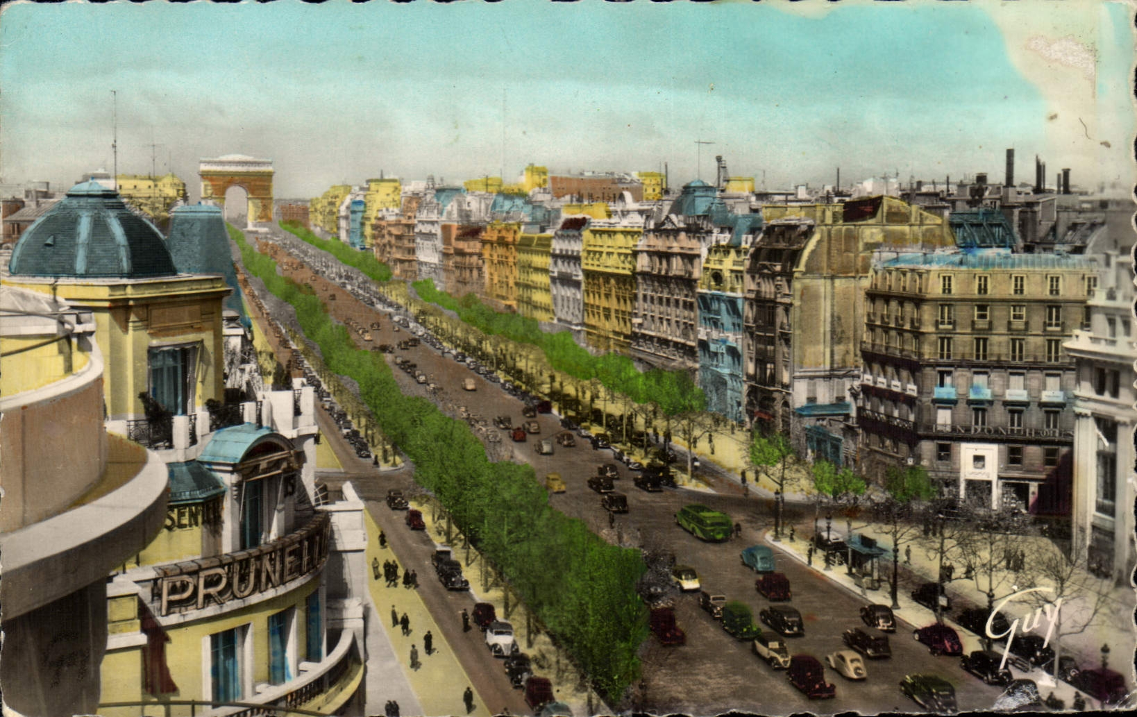 CPA Paris et ses Merveilles Avenue des Champs Elysees vue generale 