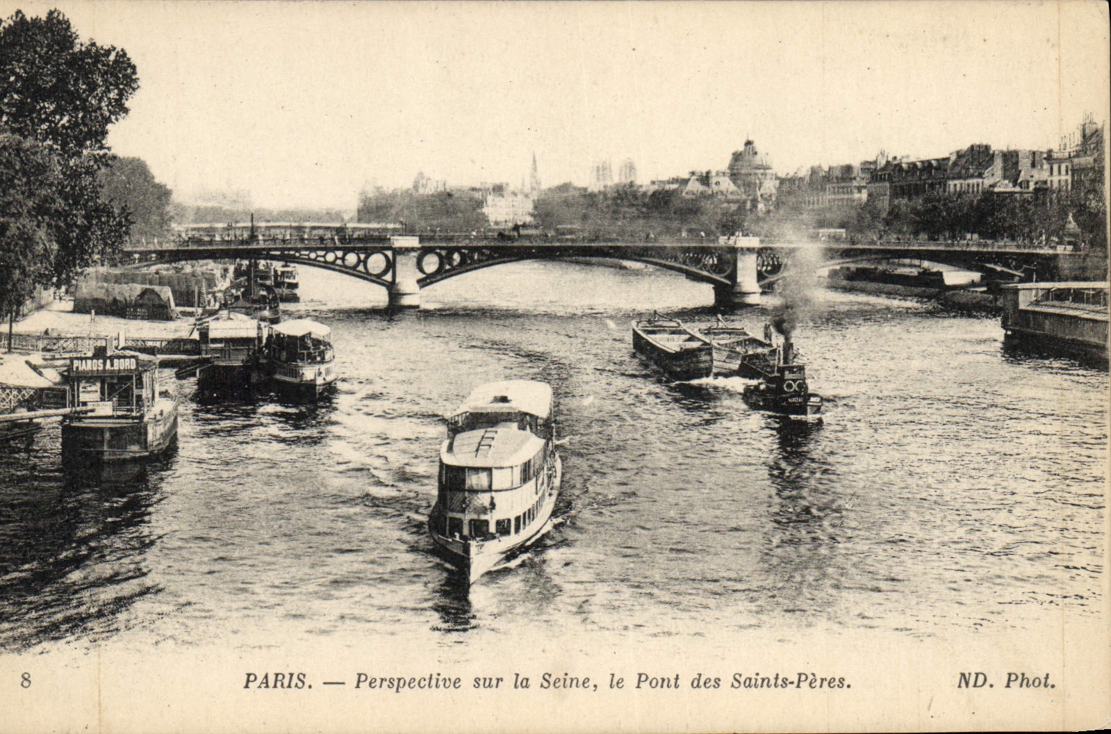 CPA Paris Perspective sur la Seine le Pont des Saints Peres Bateaux