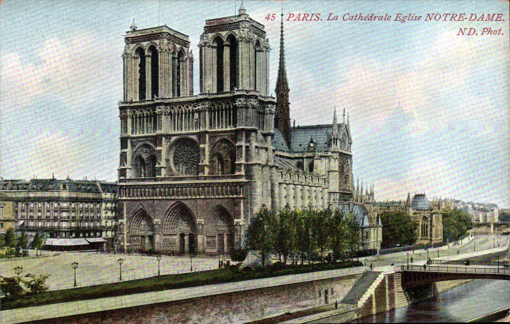 CPA Paris la Cathedrale Eglise Notre Dame 