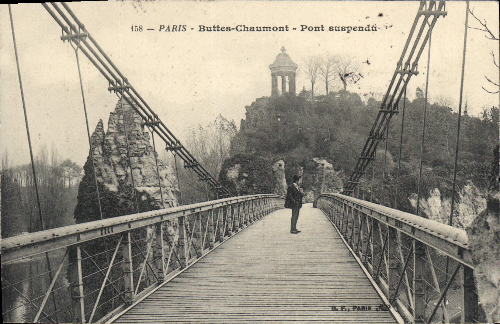 CPA Paris Buttes Chaumont Pont suspendu 