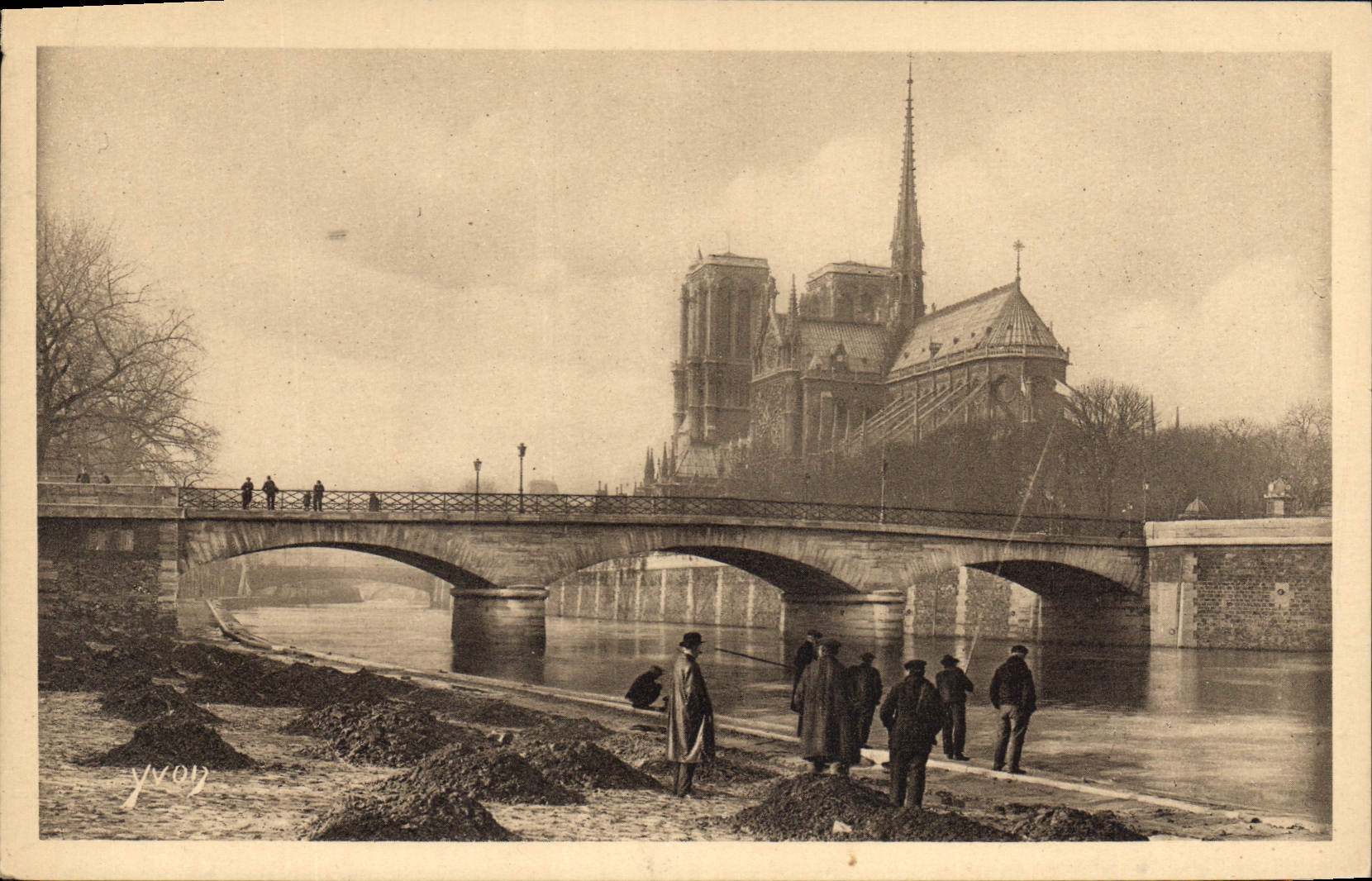 CPA Paris en Flanant Notre Dame et le Pont de l'Archeveche Peche Pecheur