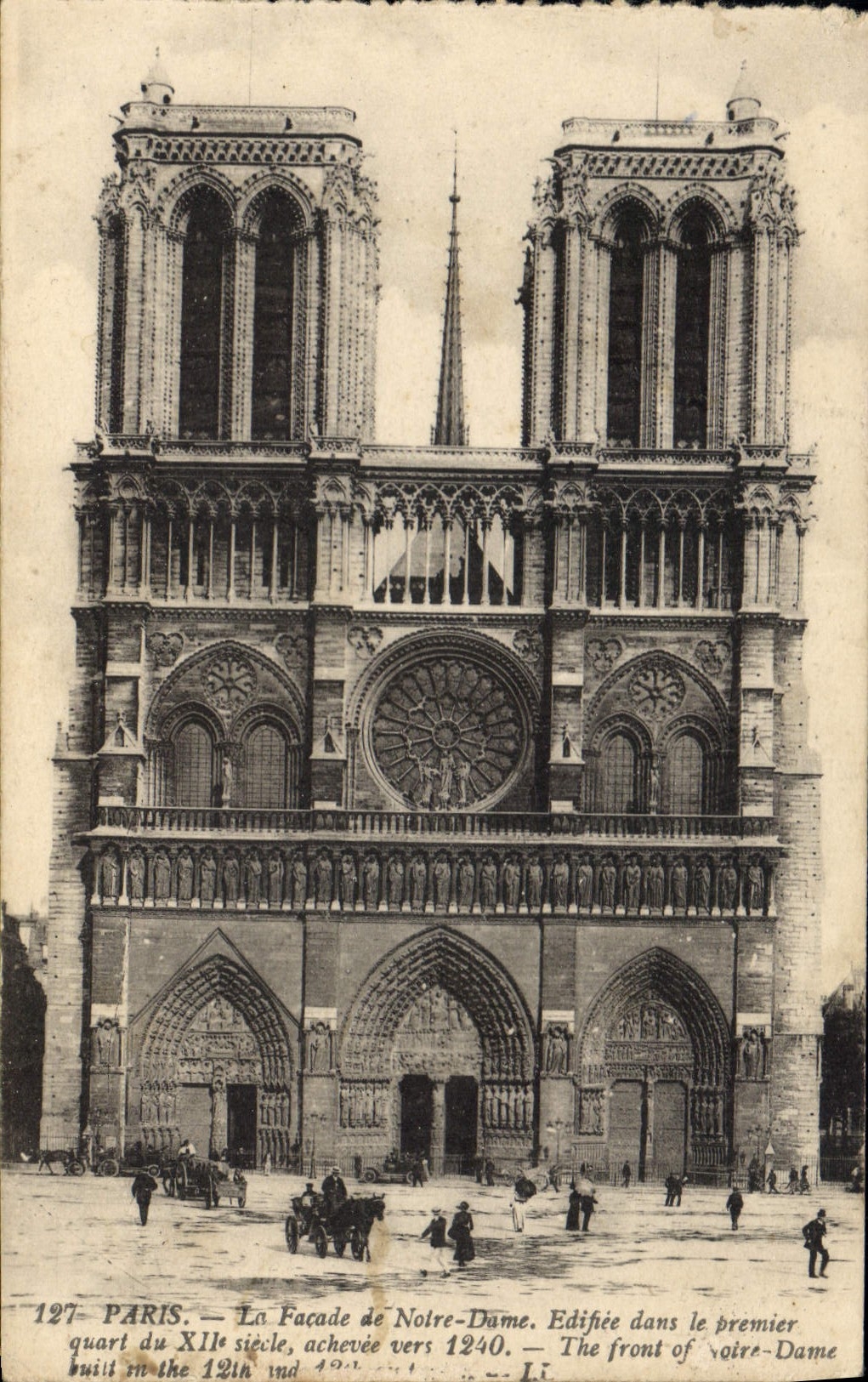 CPA Paris la Facade de Notre Dame Edifiee dans le premier Quart du XII siecle achevee vers 1240 