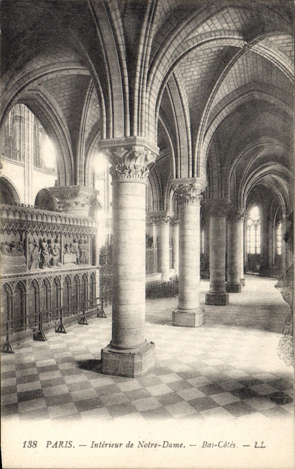 CPA Paris Interieur de Notre Dame Bas Cotes 