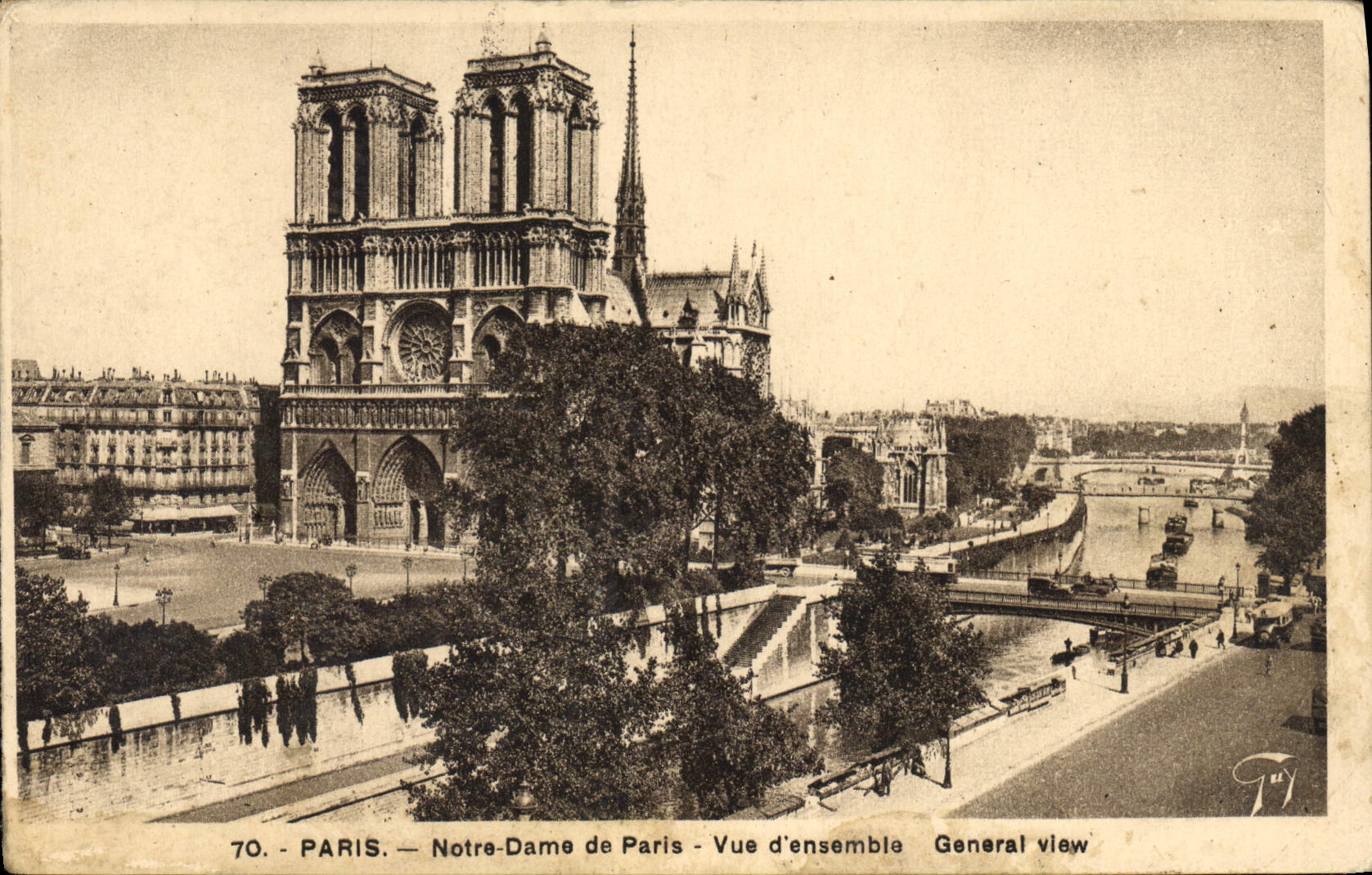 CPA Paris Notre Dame de Paris Vue d'ensemble 
