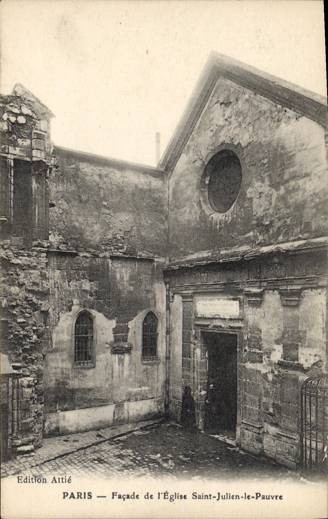 CPA Paris Facade de l'Eglise Saint Julien le Pauvre