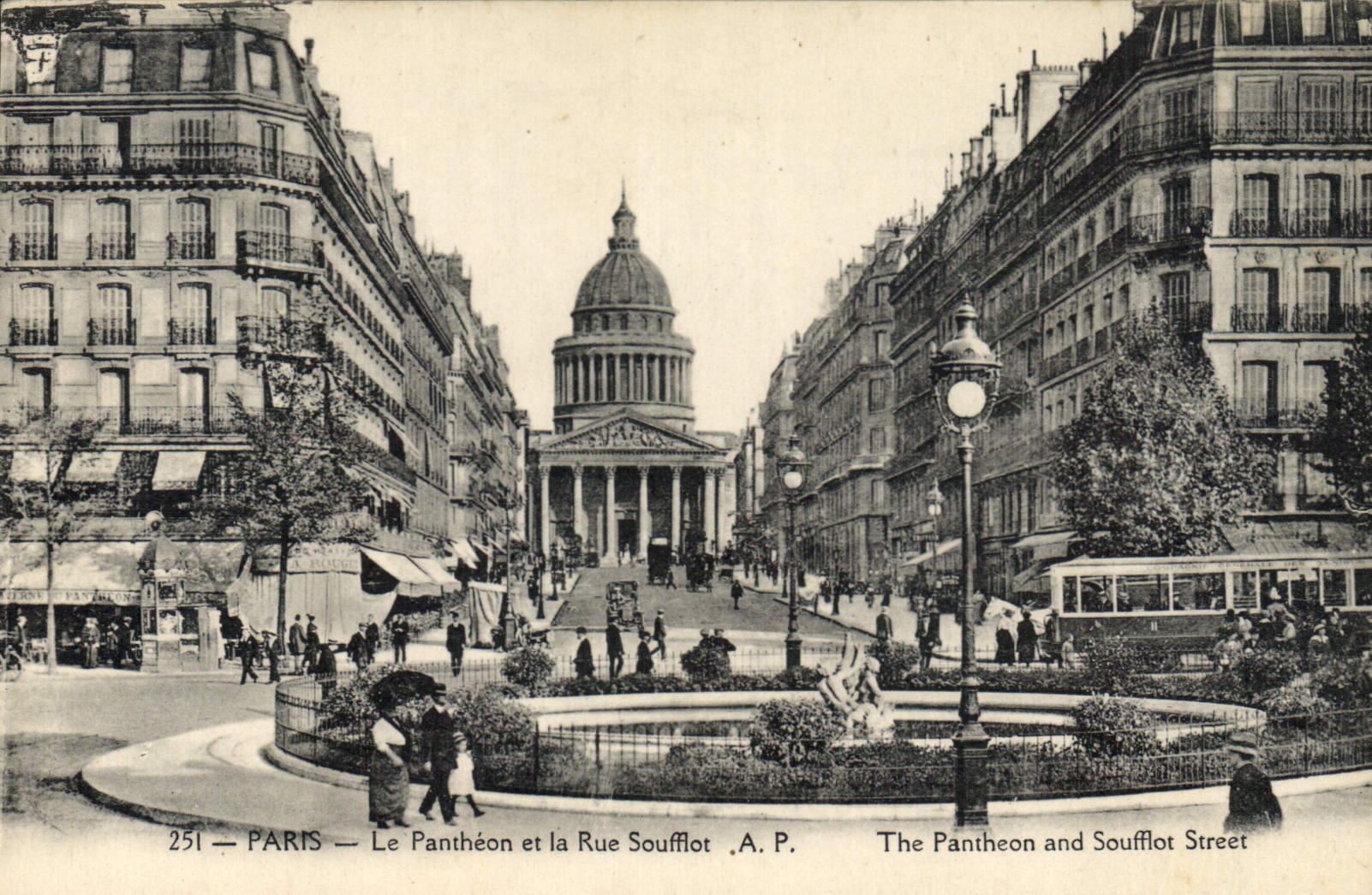 CPA Paris Le Pantheon et la Rue Soufflot