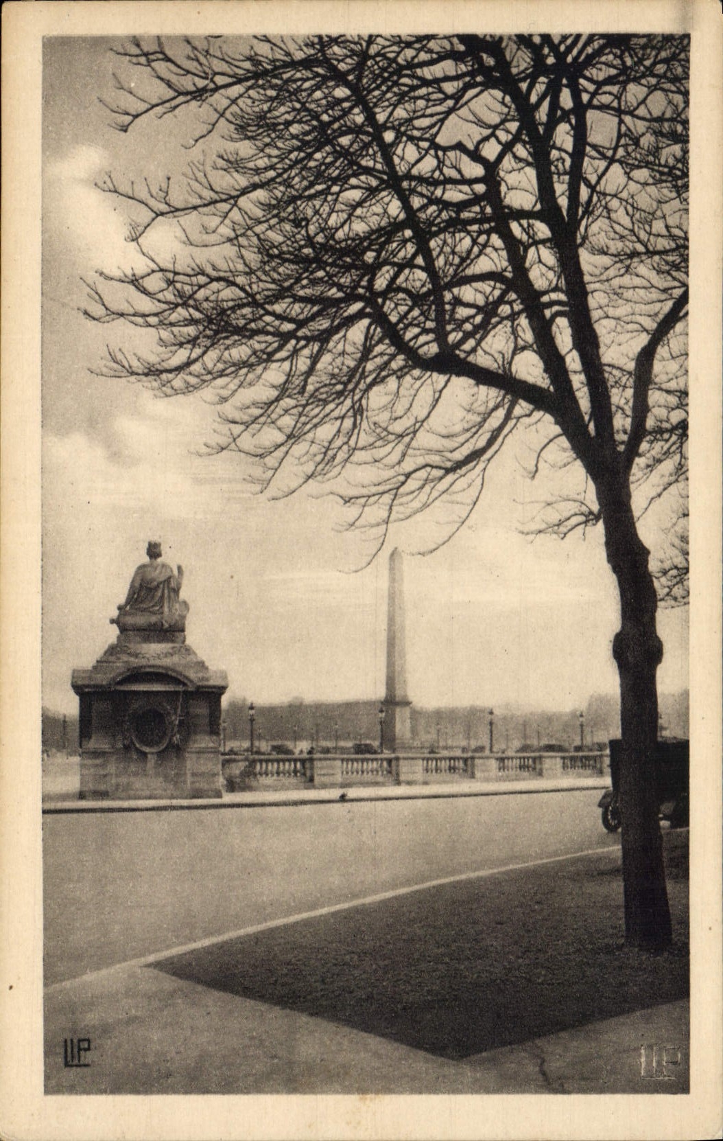 CPA Paris La Place de la Concorde et l'Obelisque de Louqsor