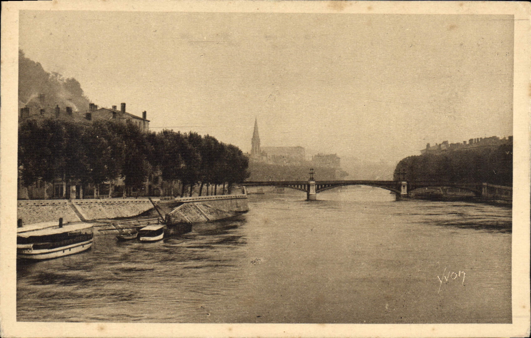 CPA Lyon Vue sur la Saone 