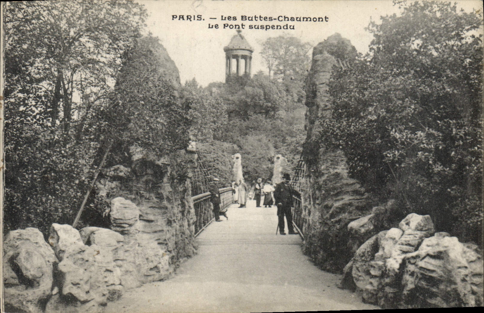 CPA Paris Les Buttes Chaumont Le Pont suspendu 