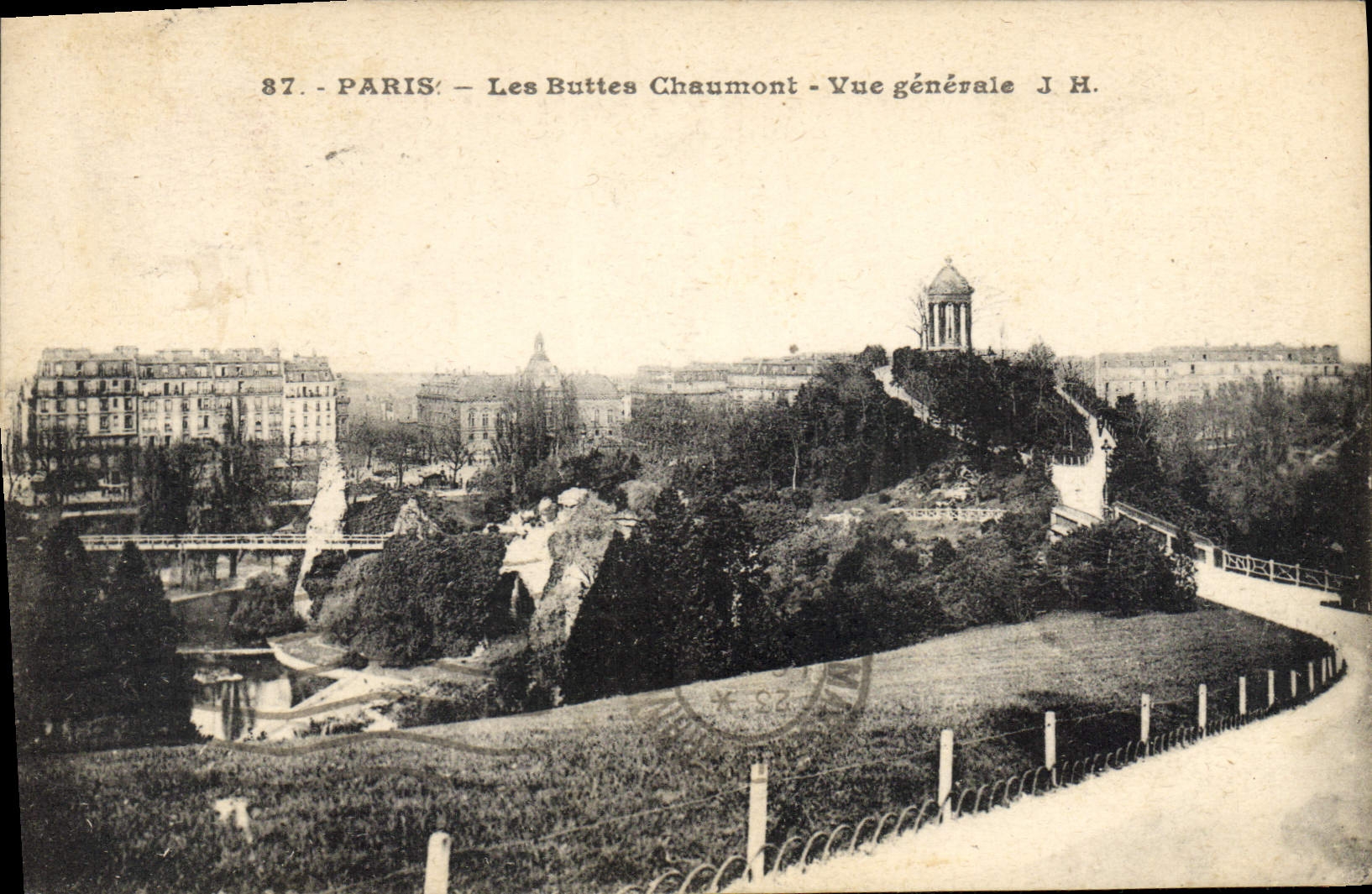 CPA Paris Les Buttes Chaumont Vue generale 