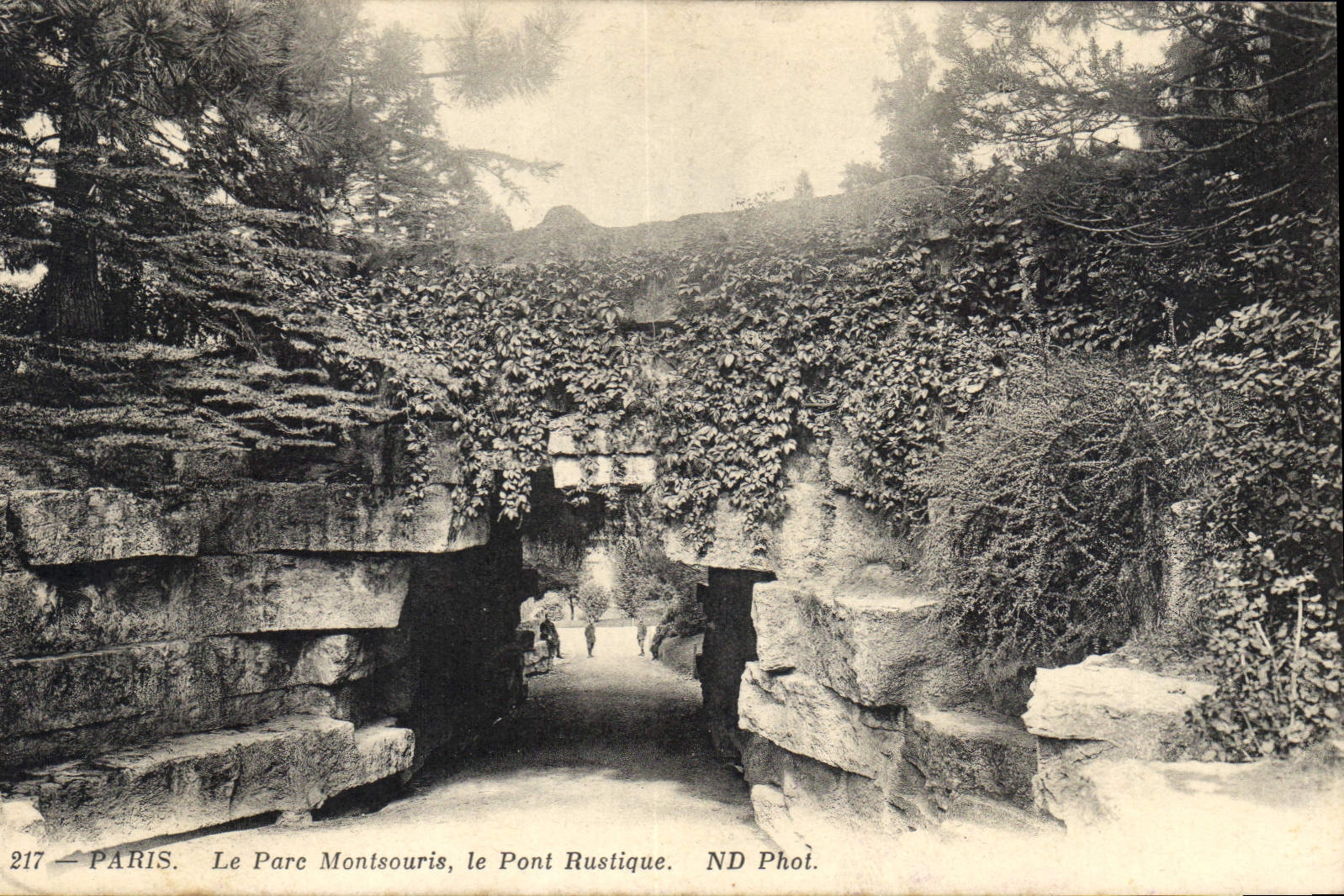 CPA Paris Le Parc Montsouris le Pont Rustique 