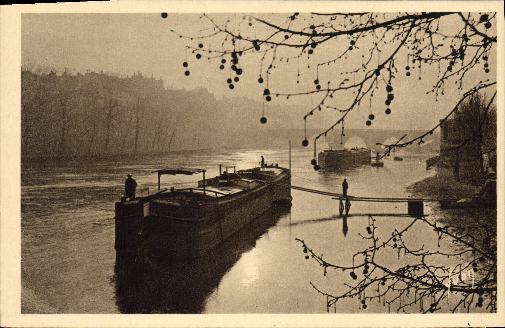 CPA Paris Chalands sur la Seine 