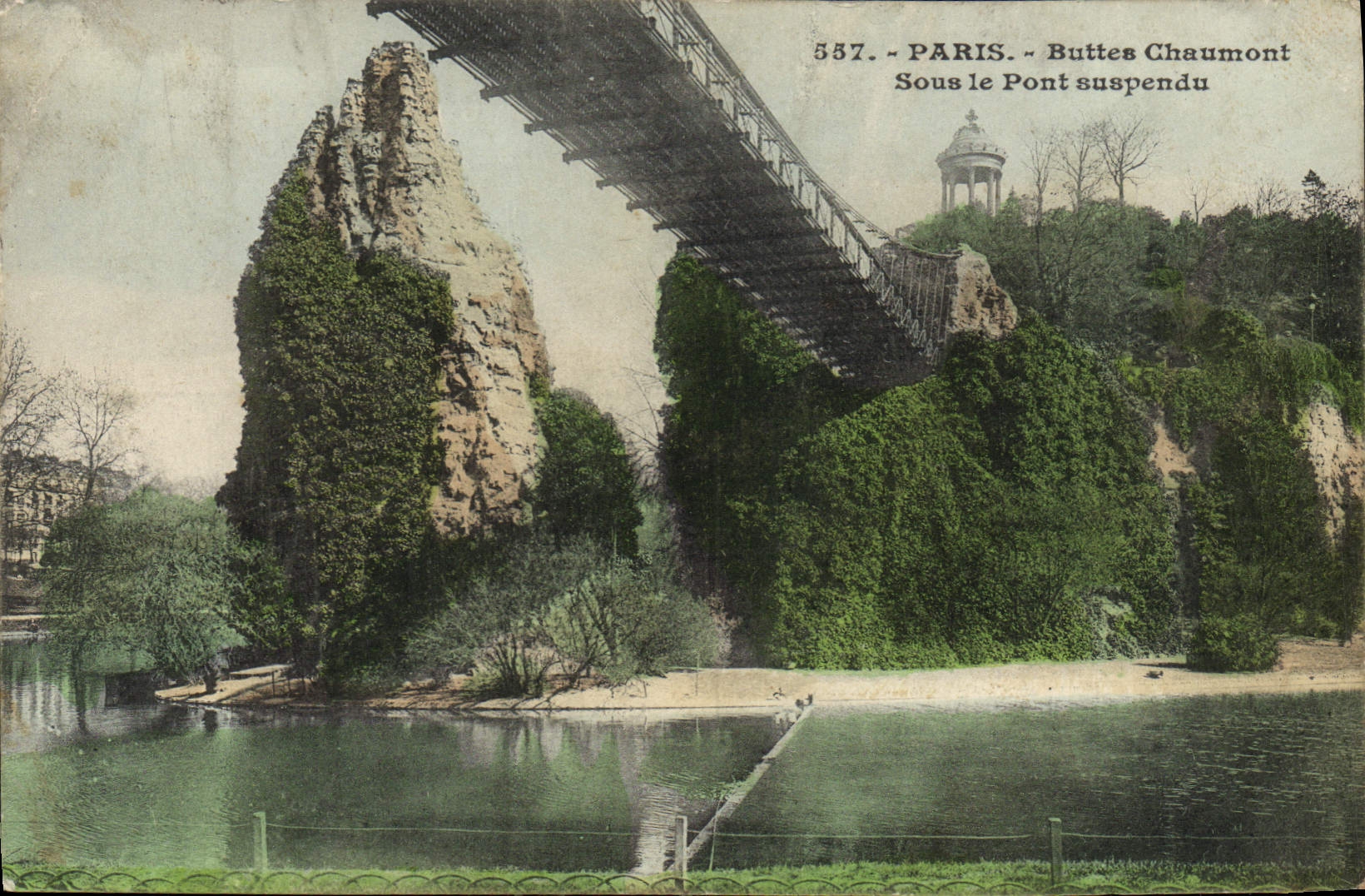 CPA Paris Buttes Chaumont Sous le Pont suspendu 