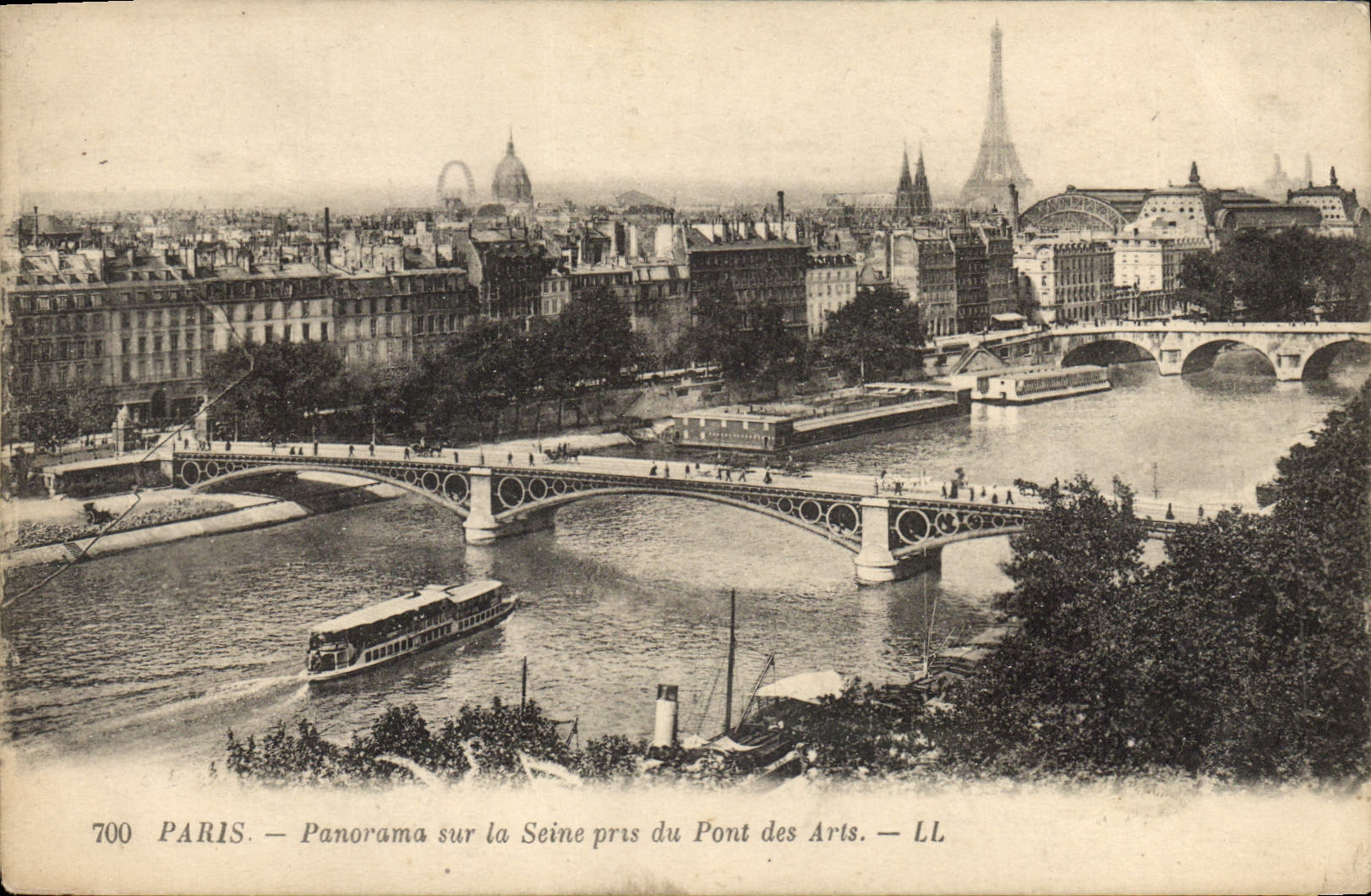 CPA Paris Panorama sur la Seine pris du Pont des Arts Tour Eiffel