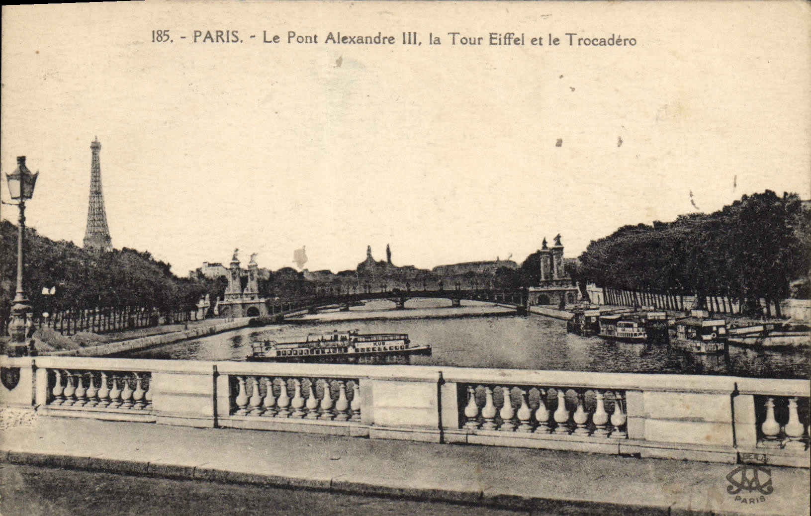 CPA Paris Le Pont Alexandre III la Tour Eiffel et le Trocadero 