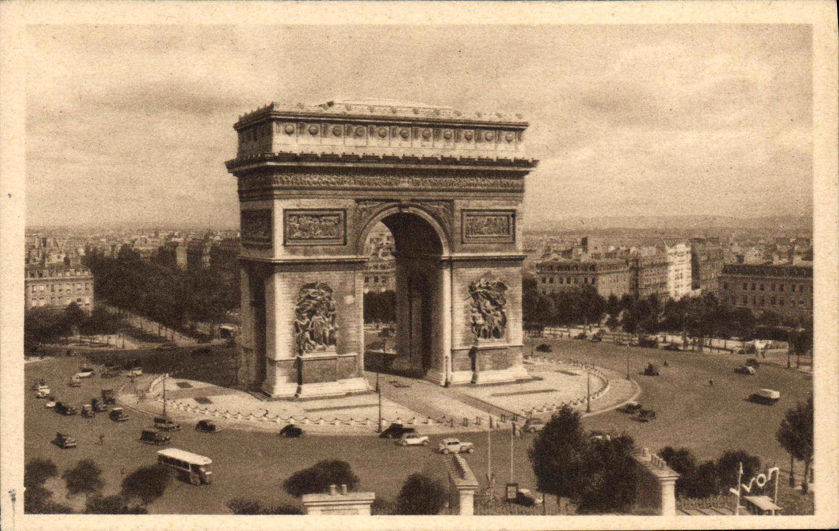 CPA Paris L'Arc de Triomphe de l'Etoile 