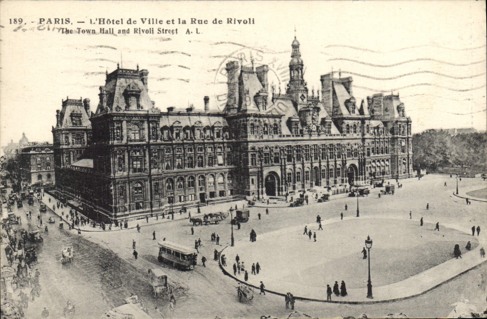 CPA Paris L'Hotel de Ville et la Rue de Rivoli 