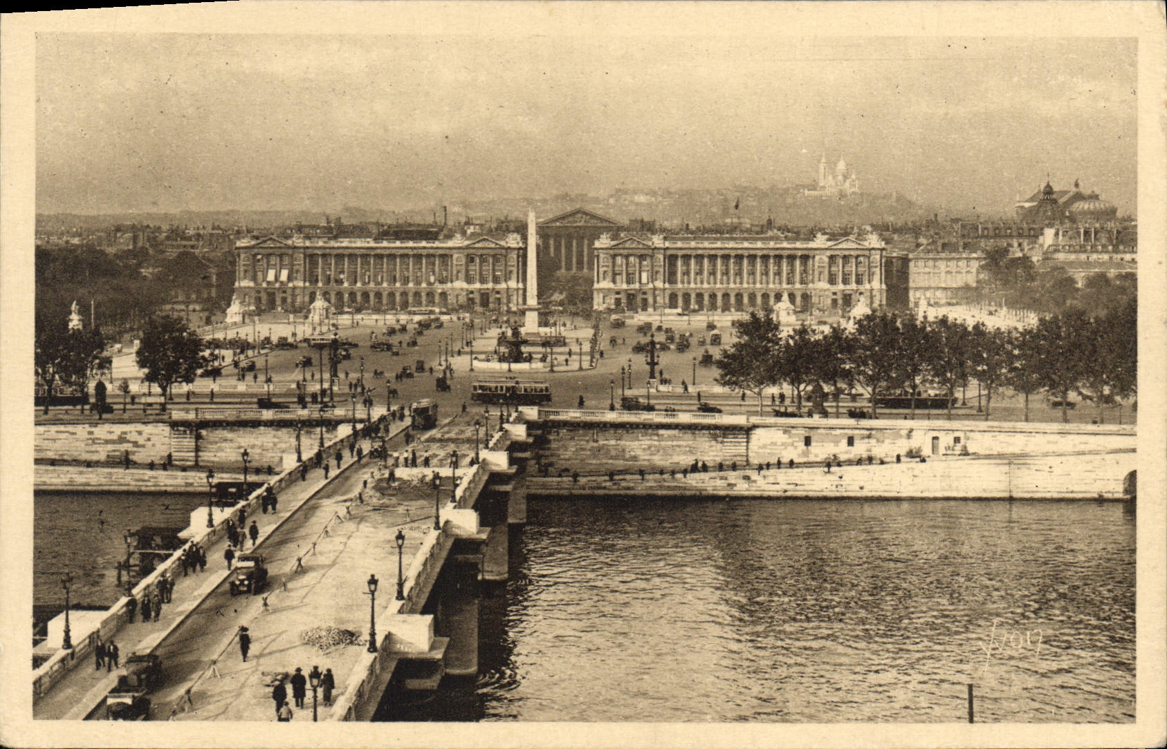 CPA Paris Vue generale et Place de la Concorde