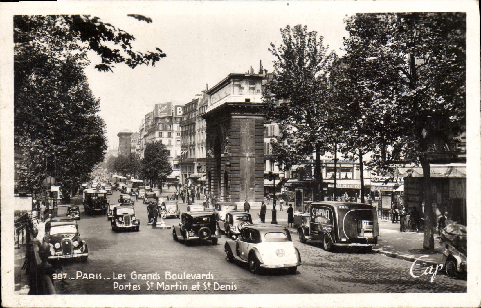 CPA Paris Les Grands Boulevards Portes St Martin et St Denis St Raphael