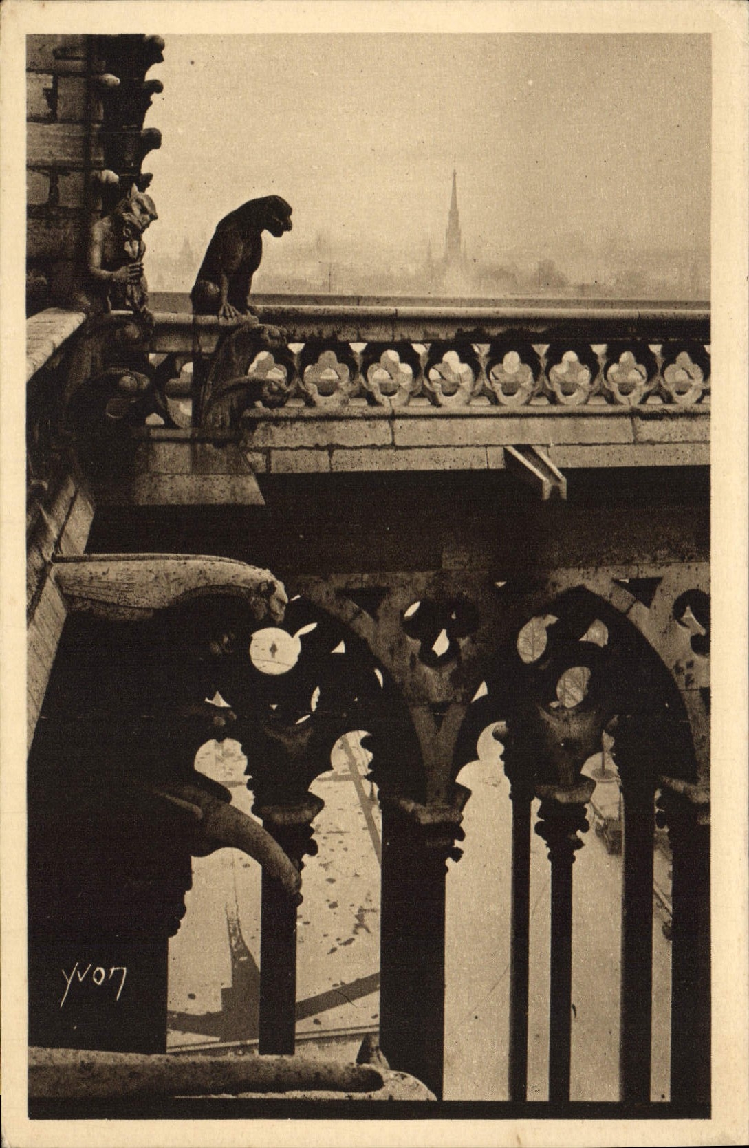 CPA Paris Detail d'architecture de Notre Dame