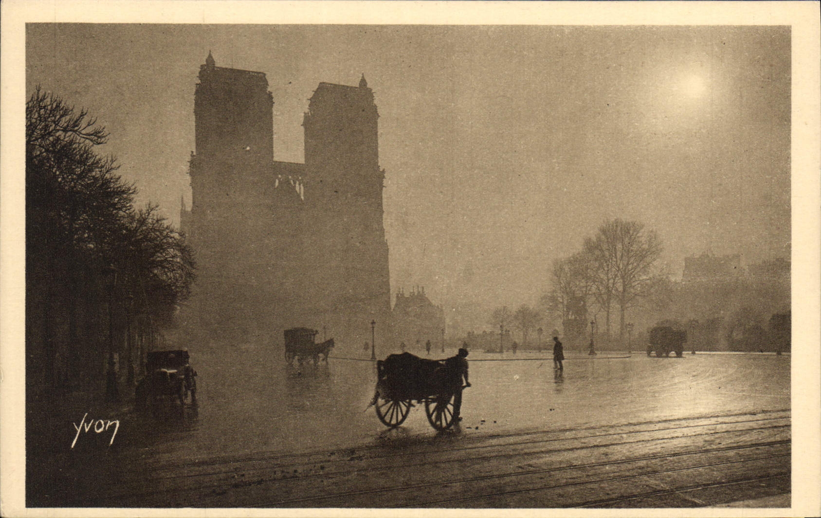 CPA Paris Le Parvis de Notre Dame 