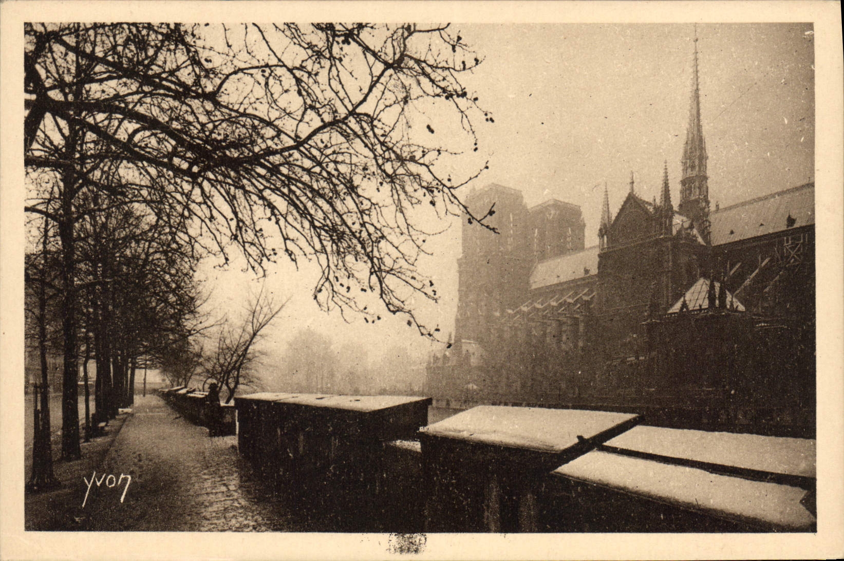 CPA Paris Notre Dame un matin d'hiver 