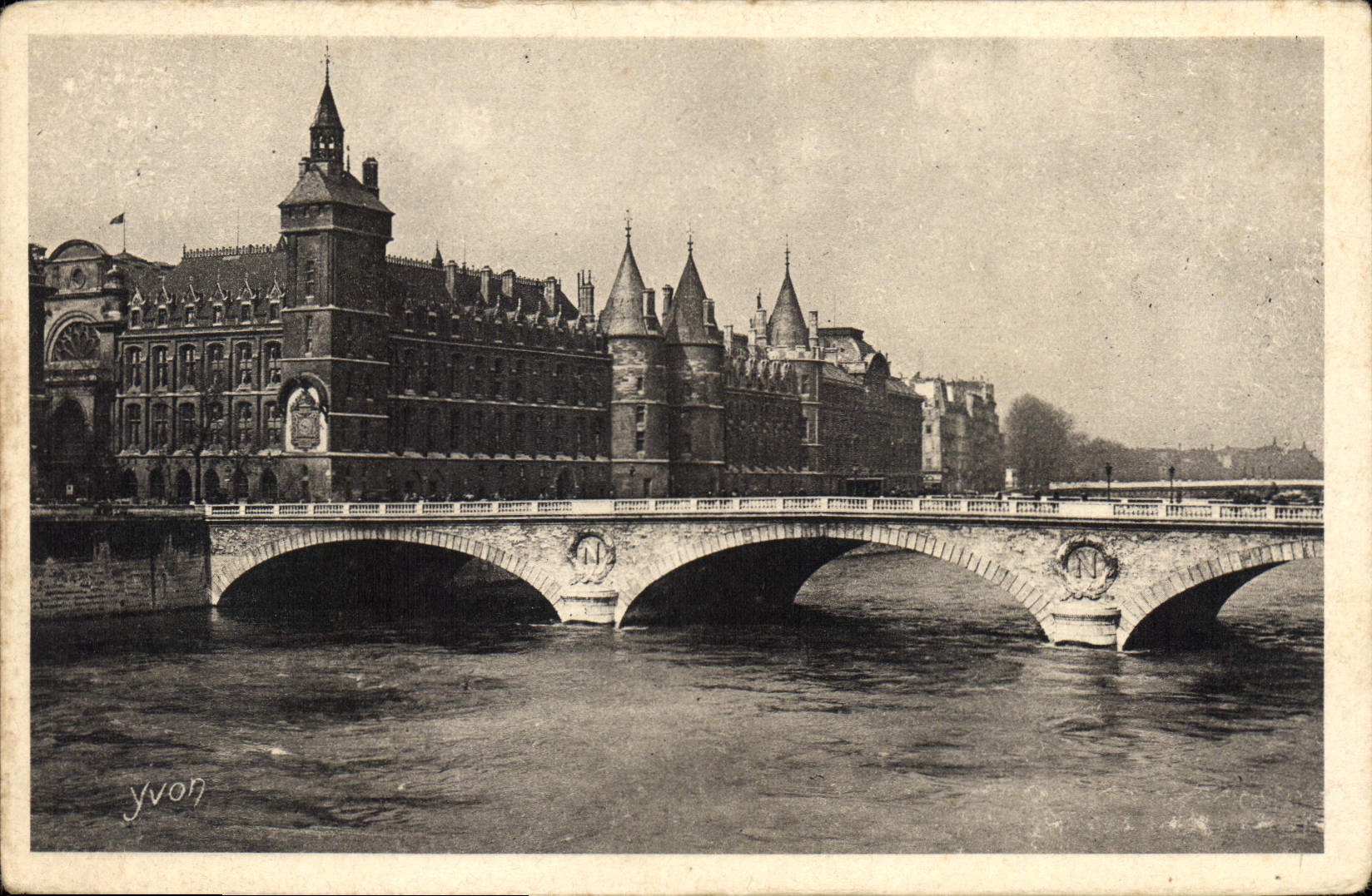 CPA Paris Le Palais de Justice et le Pont au Change 