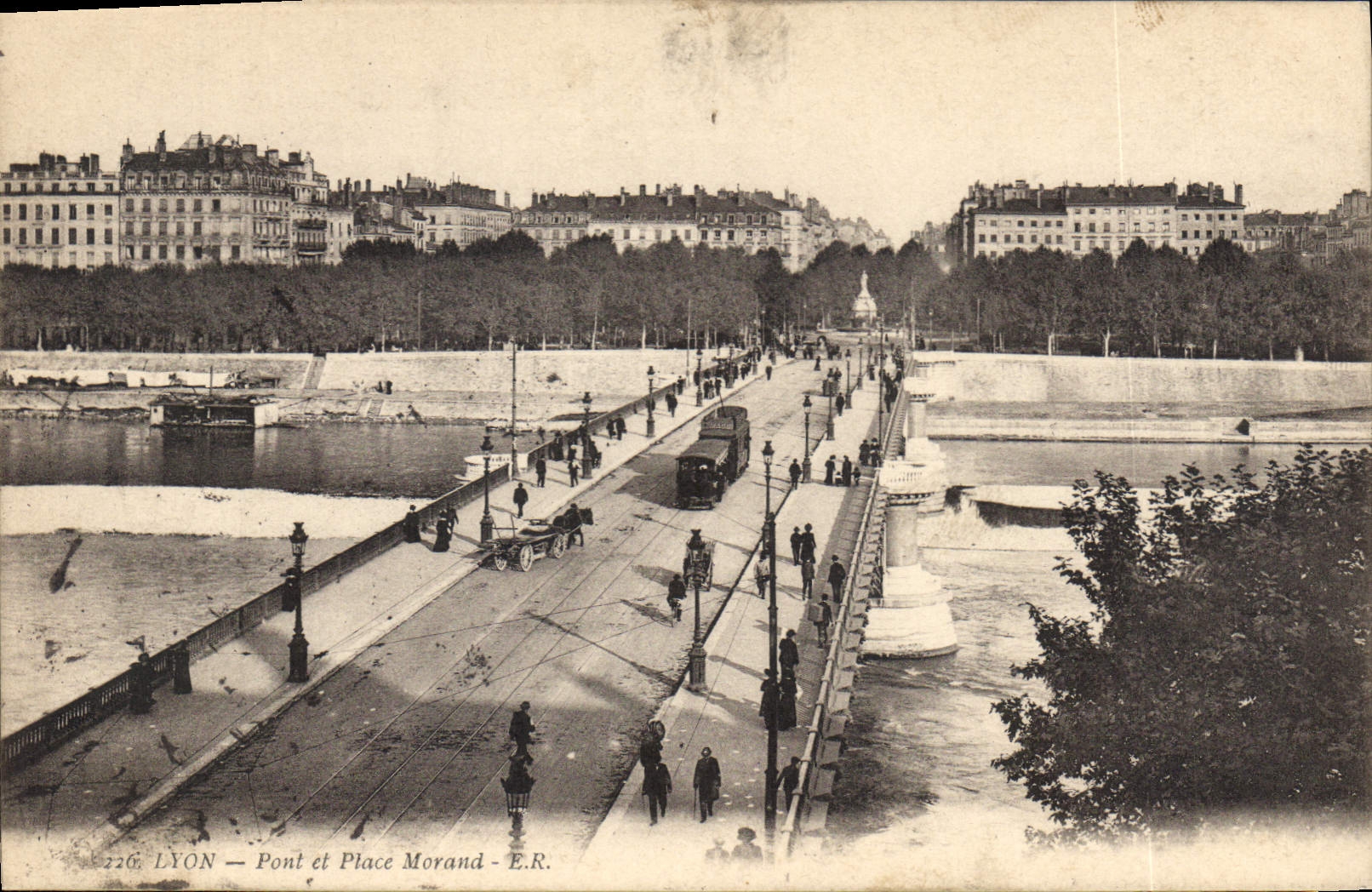 CPA Lyon Pont et Place Morand 