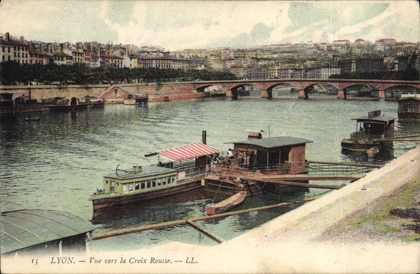 CPA Lyon Vue vers la Croix Rousse Bateau