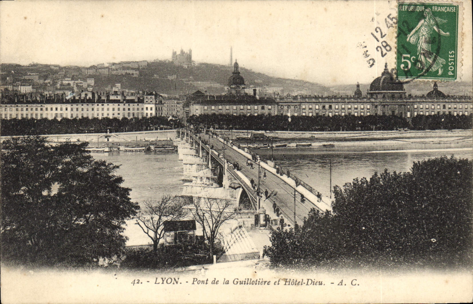 CPA Lyon Pont de la Guillotiere et Hotel Dieu