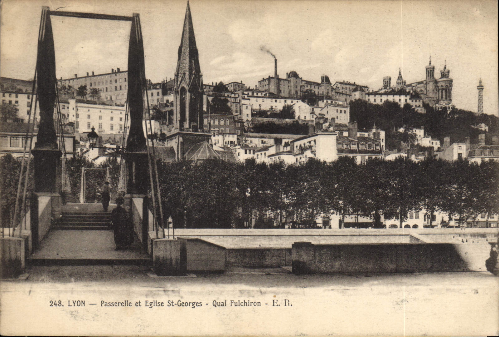CPA Lyon Passerelle et Eglise St Georges Quai Fulchiron 