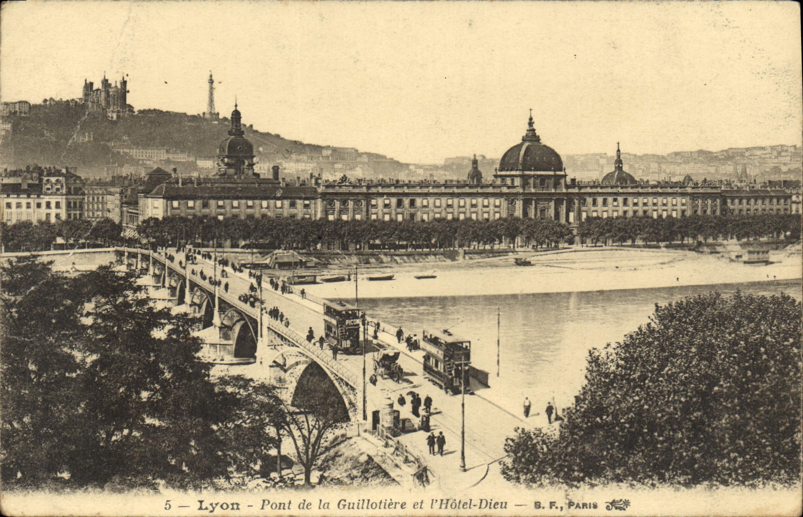 CPA Lyon Pont de la Guillotiere et l'Hotel Dieu 