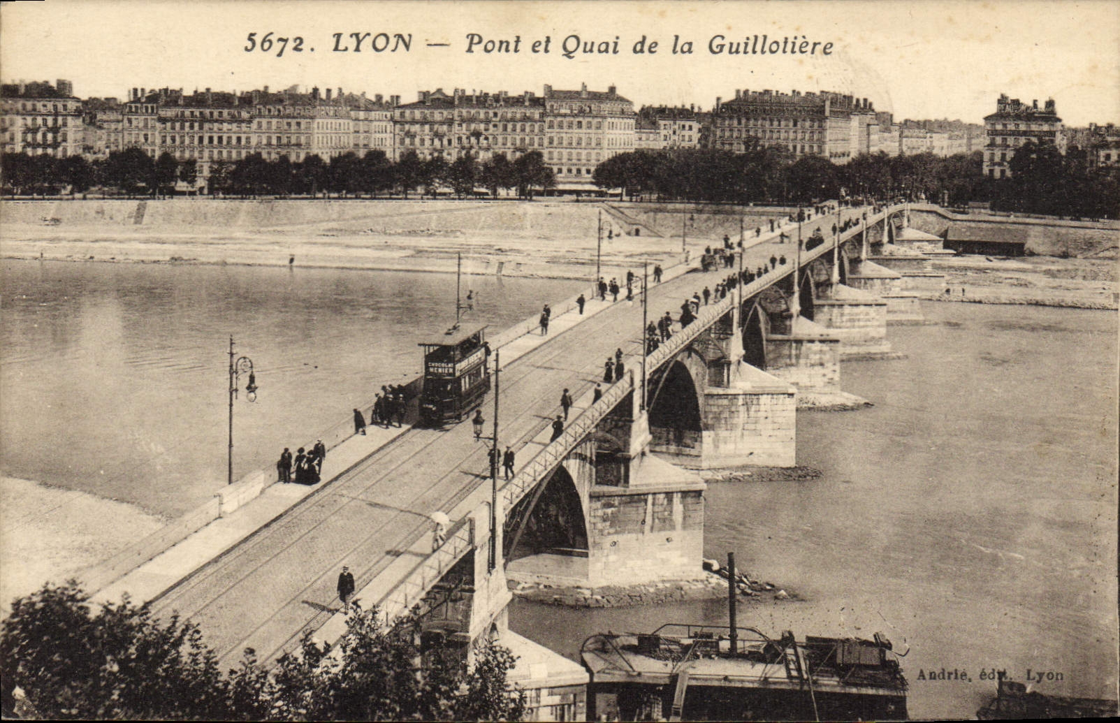 CPA Lyon Pont et Quai de la Guillotiere 
