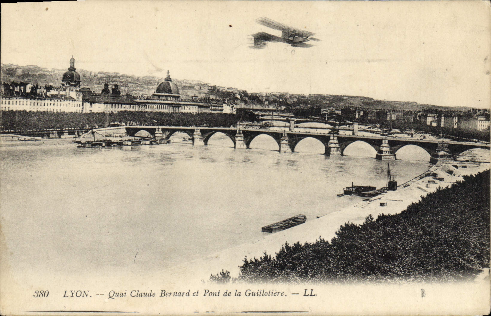 CPA Lyon Quai Claude Bernard et Pont de la Guillotiere Avion Aviation