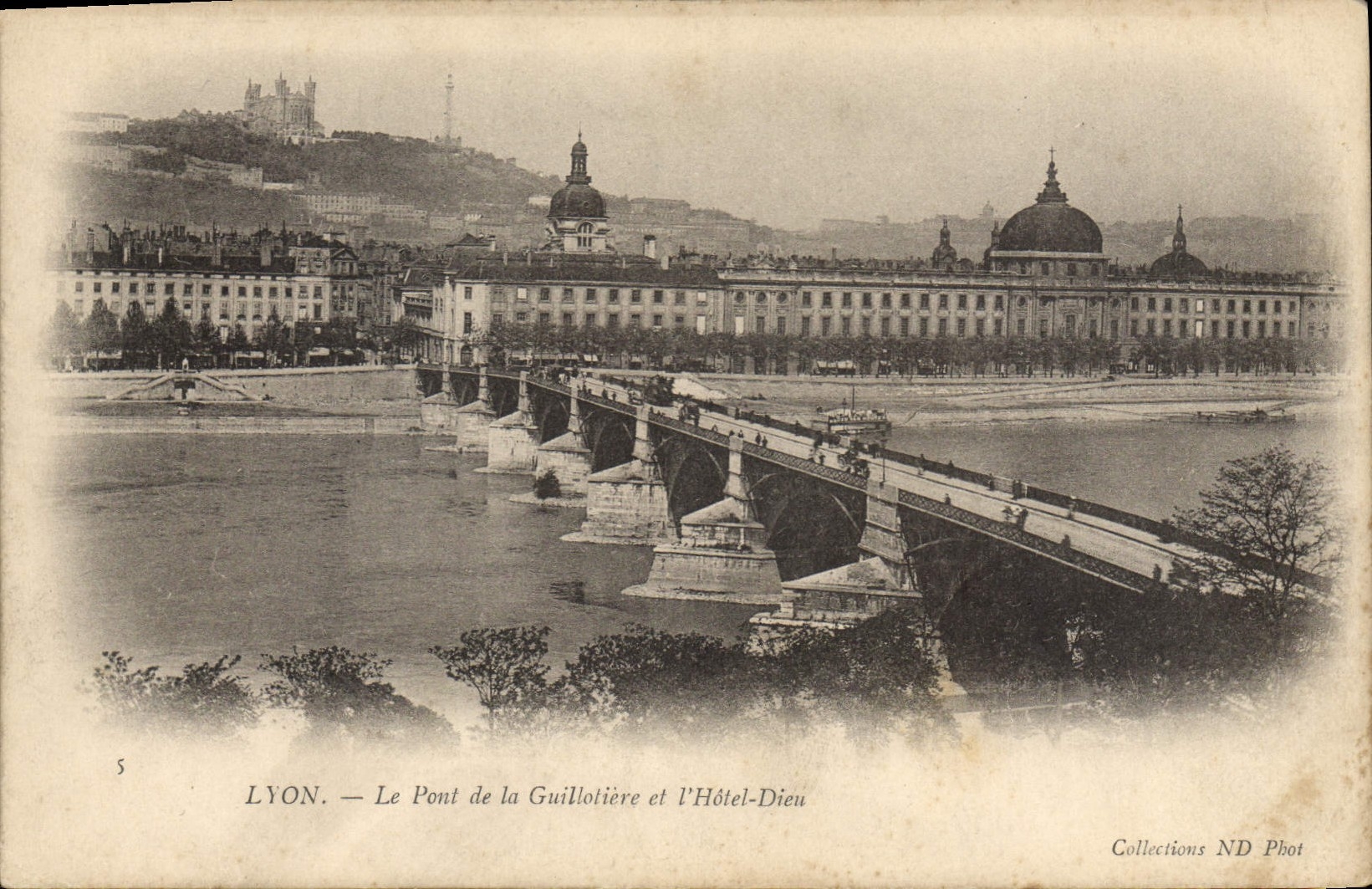 CPA Lyon Le Pont de la Guillotiere et l'Hotel Dieu 