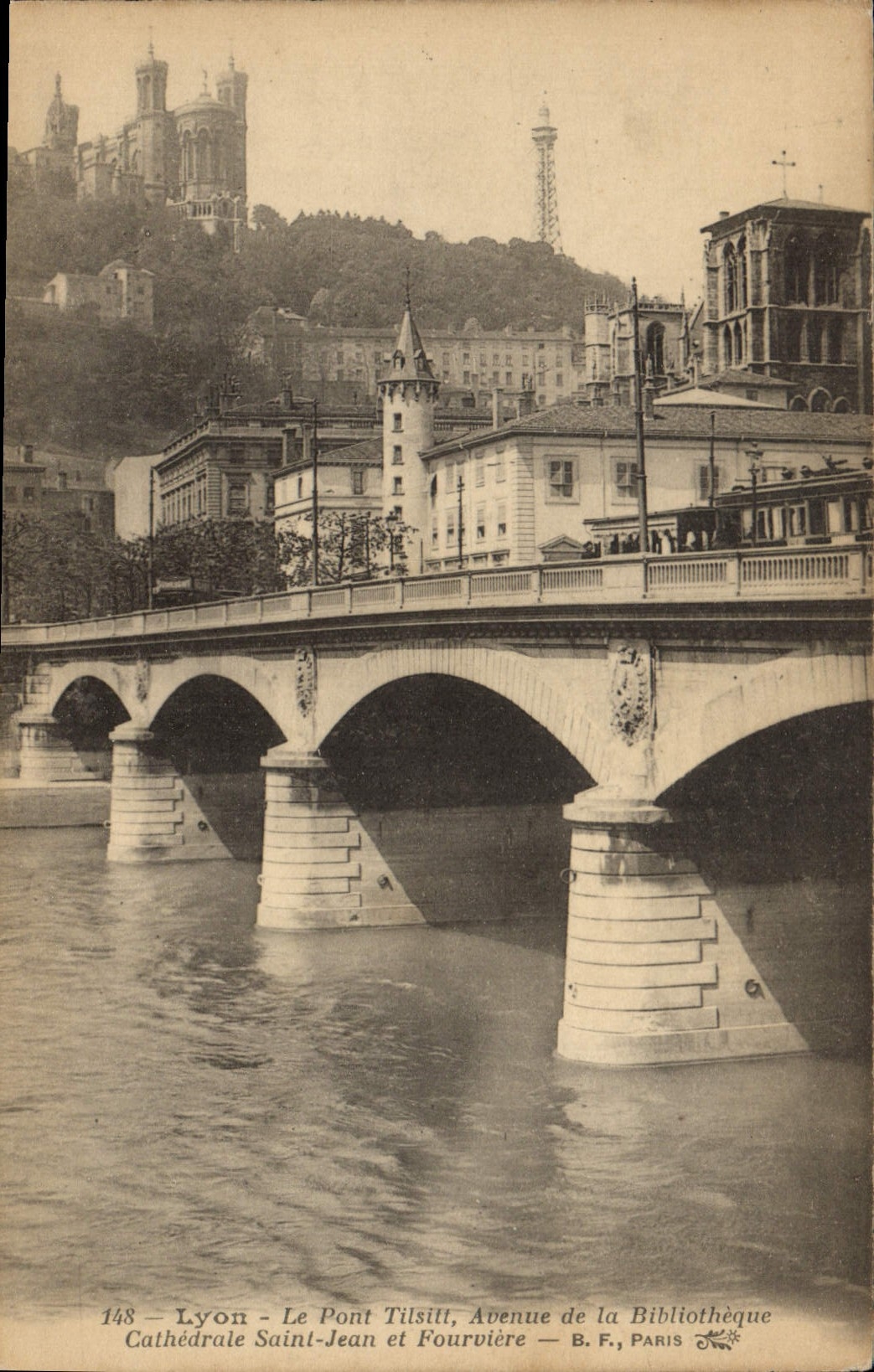 CPA Lyon Le Pont Tilsitt Avenue de la Bibliotheque 