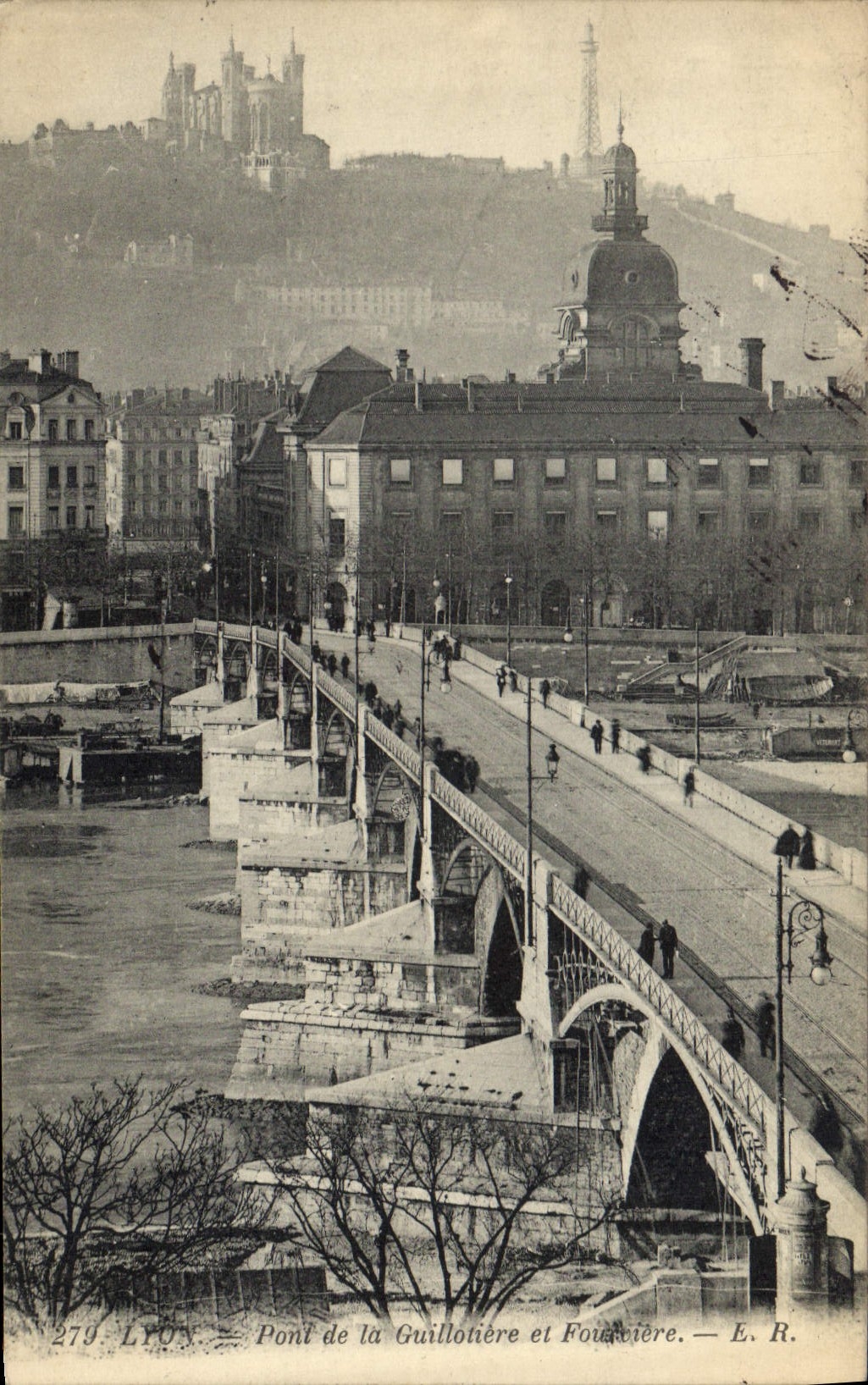 CPA Lyon Pont de la Guillotiere et Fourviere 