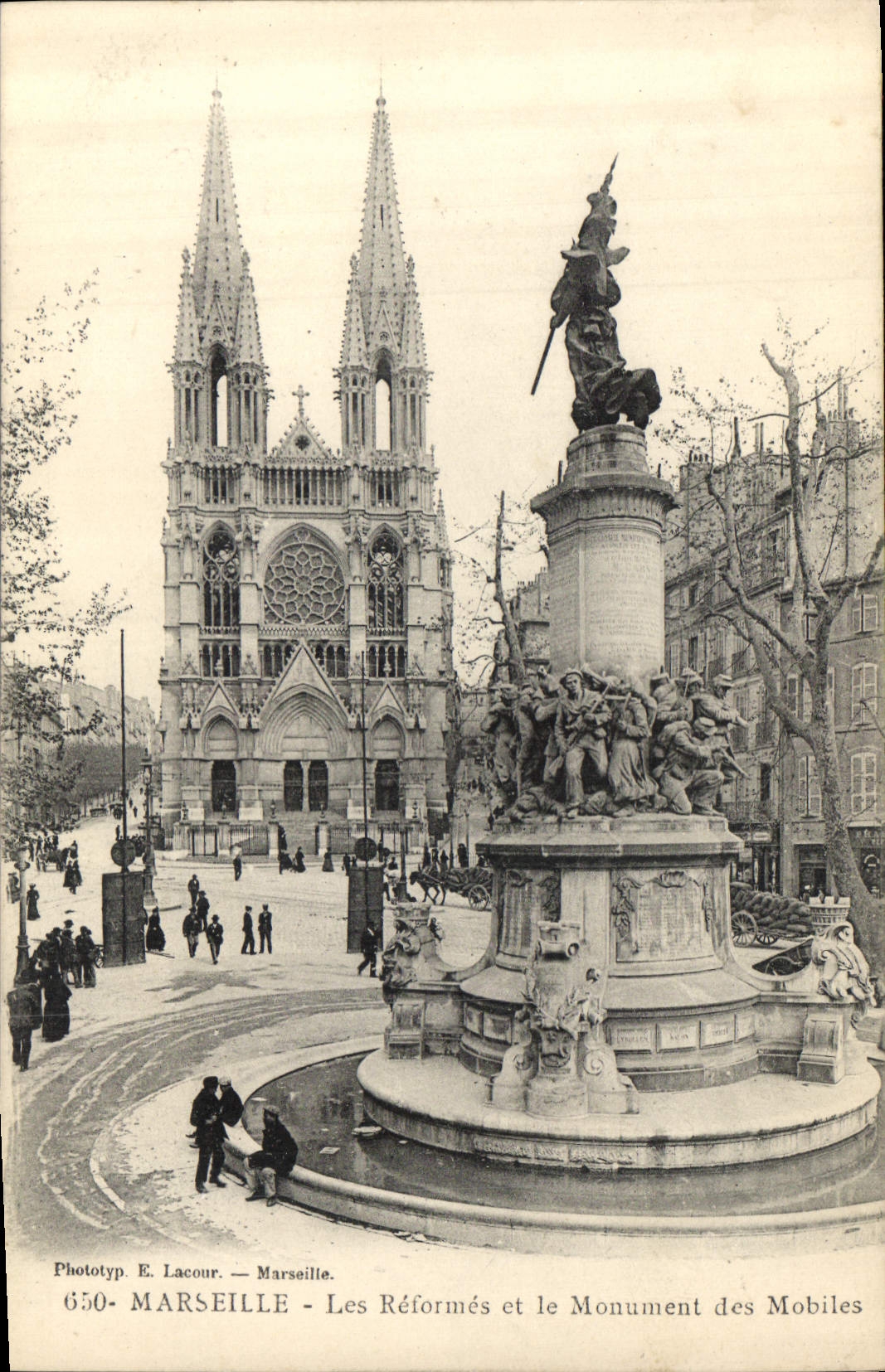 CPA Marseille Les Reformes et le Monument des Mobiles 
