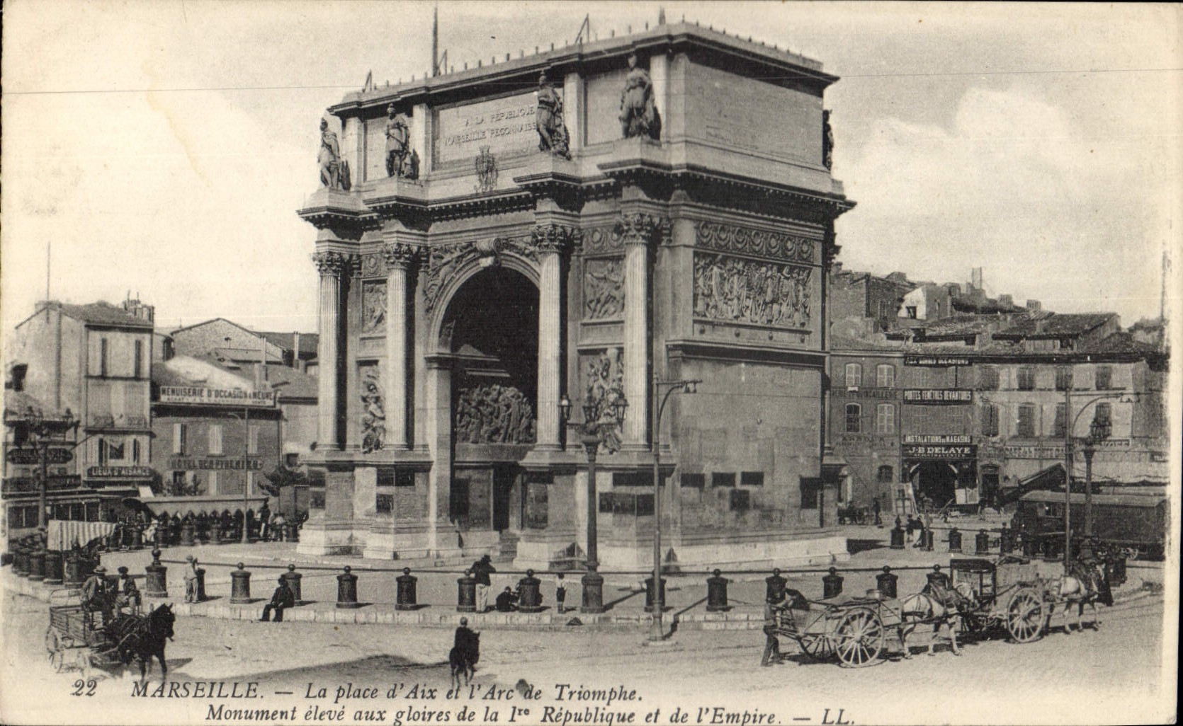 CPA Marseille La place d'Aix et l'Arc de Triomphe 
