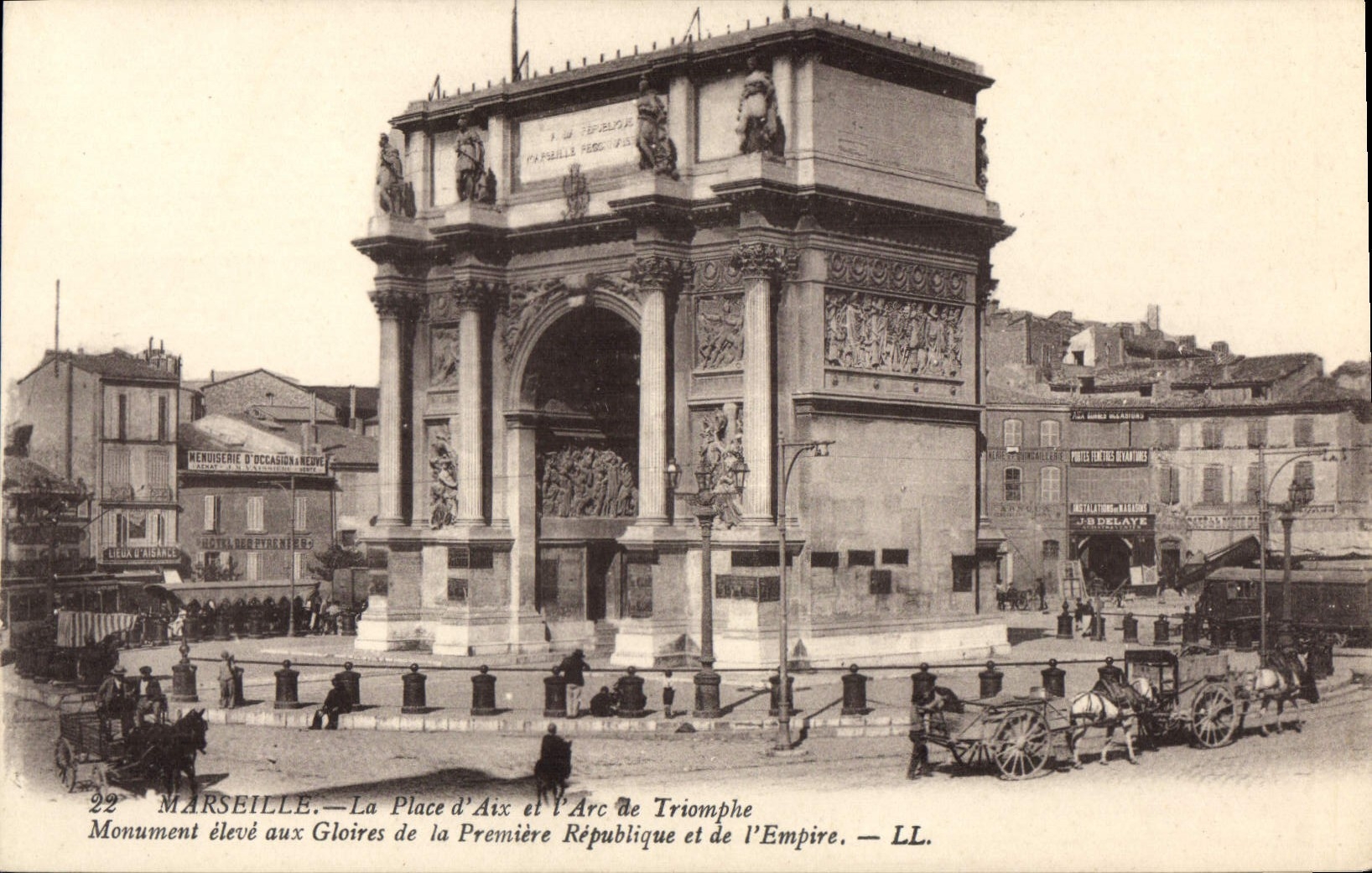 CPA Marseille La Place d'Aix et l'Arc de Triomphe 