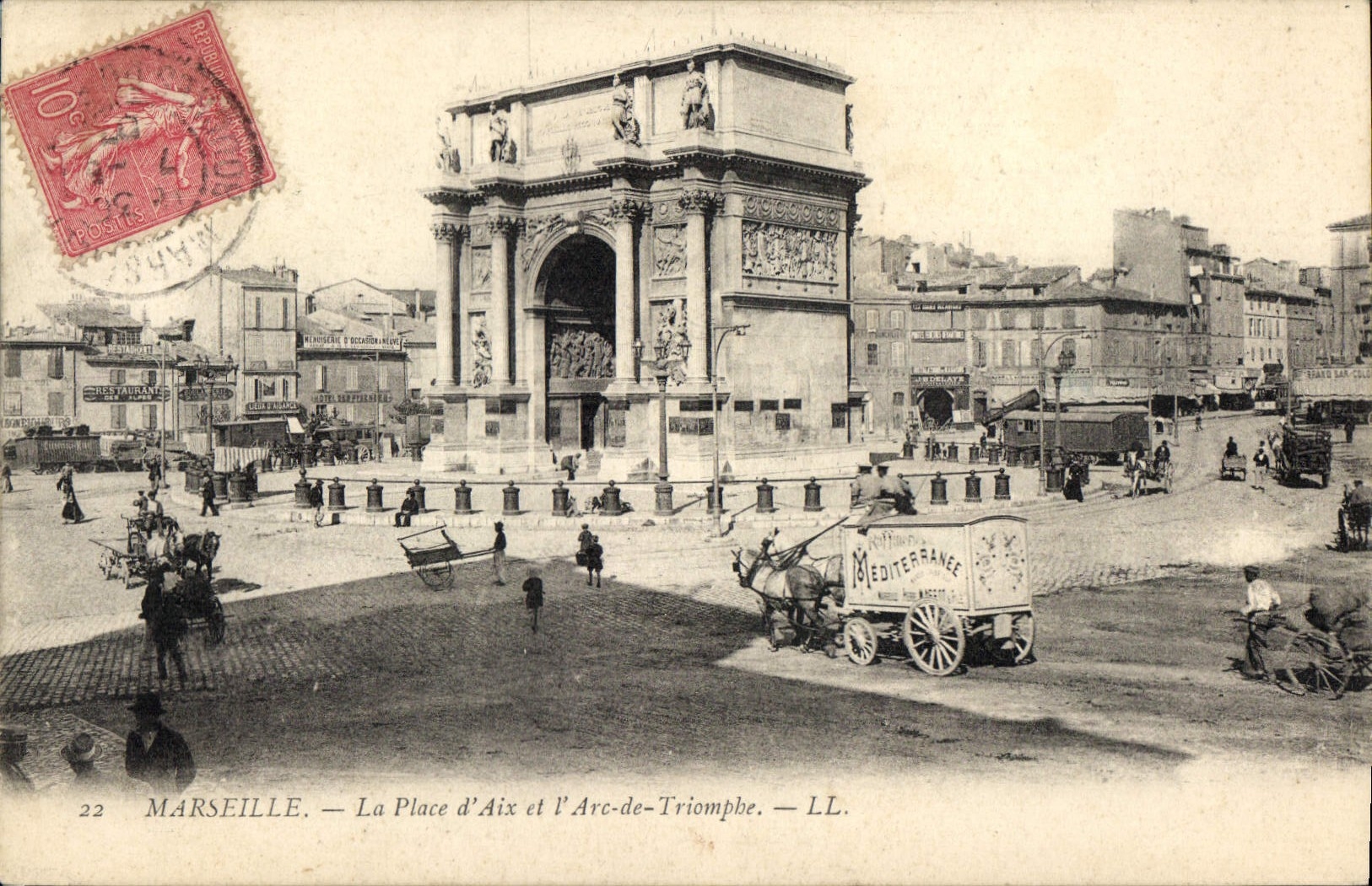 CPA Marseille La Place d'Aix et l'Arc de Triomphe 