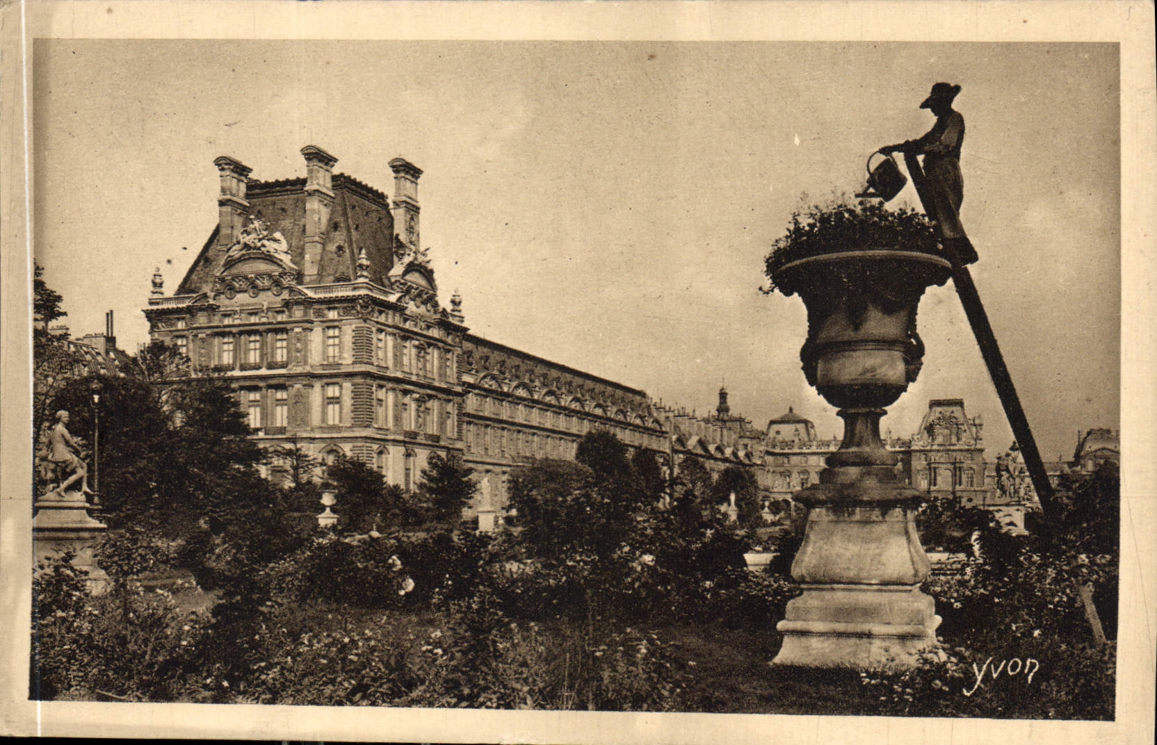 CPA Paris Le Pavillon de Marsan au Jardin des Tuileries