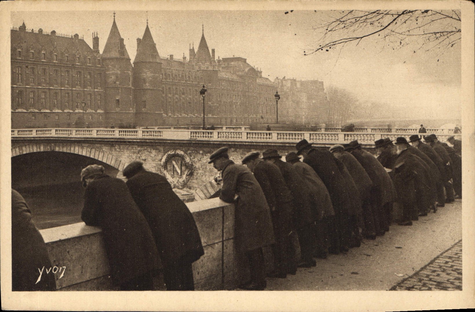 CPA Paris Il se passe quelque choue 