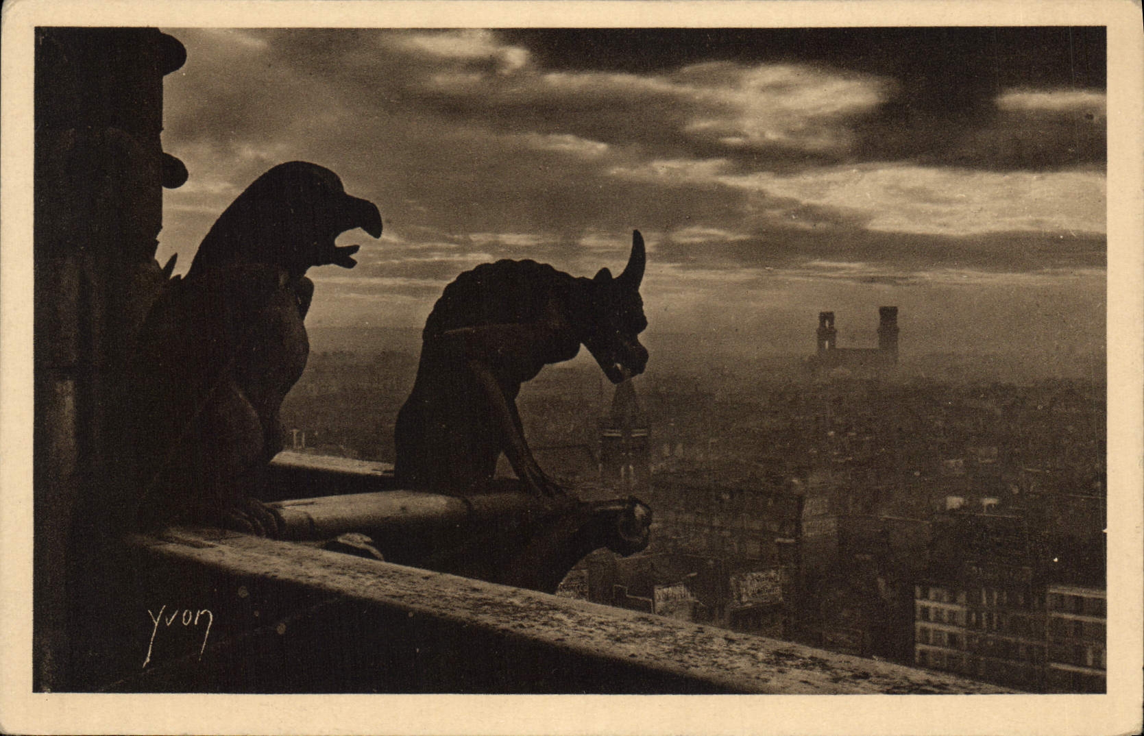 CPA Paris Notre Dame de Paris Detail de la facade Ouest