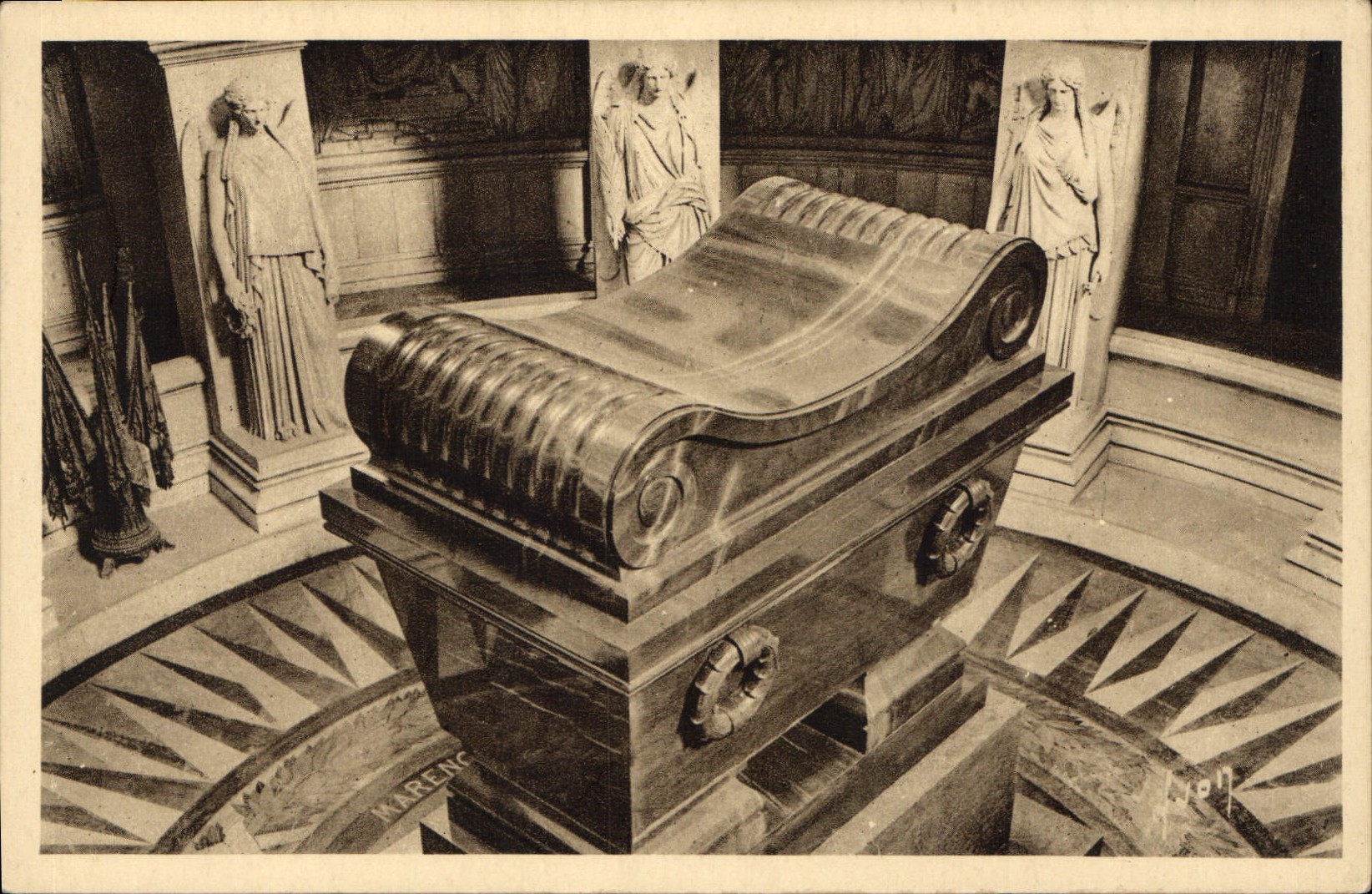 CPA Paris Sarcophage de l'Empereue Napoleon aux Invalides